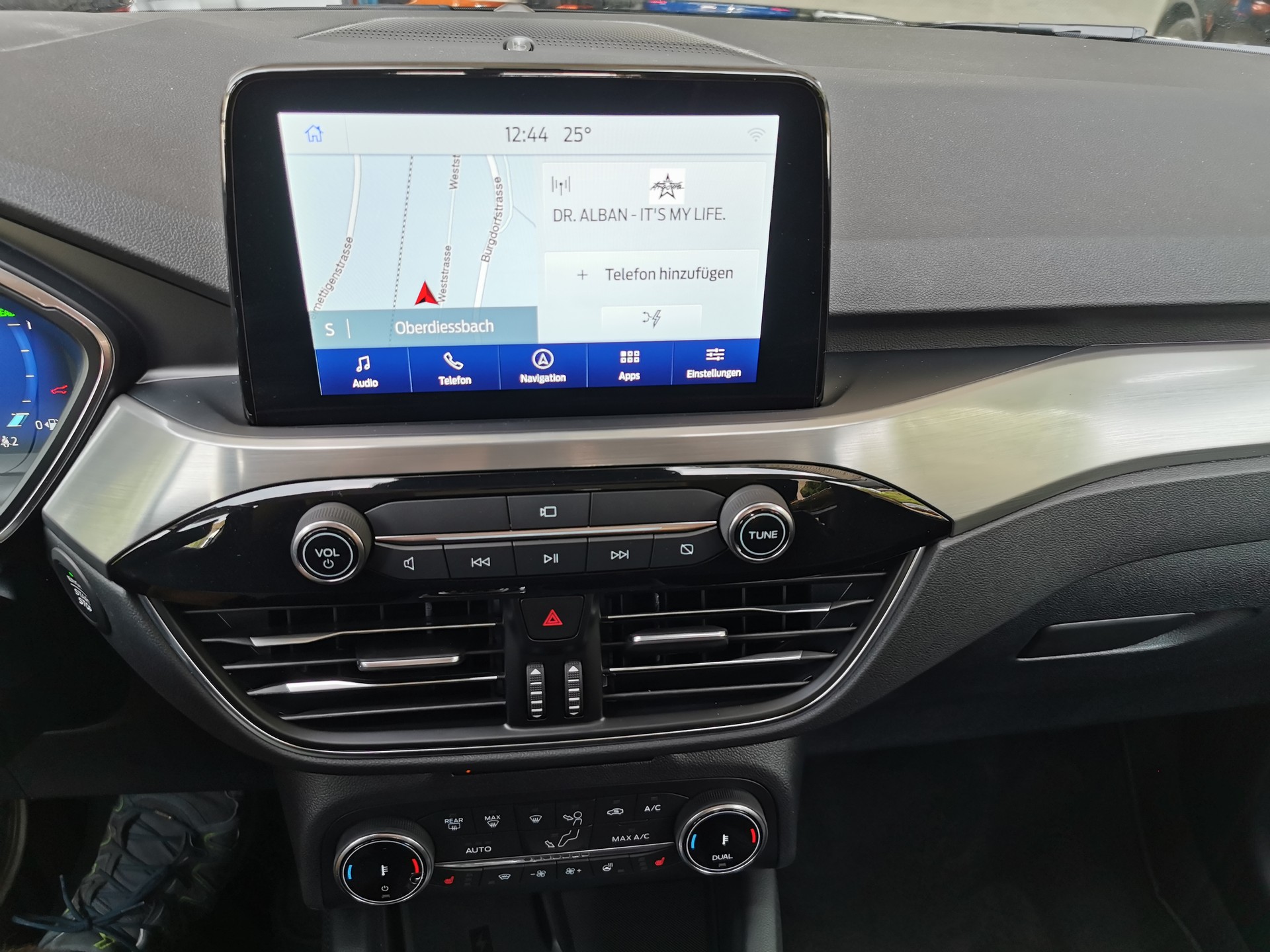 FORD Kuga 2.5 FHEV Titanium X 4WD-image-12