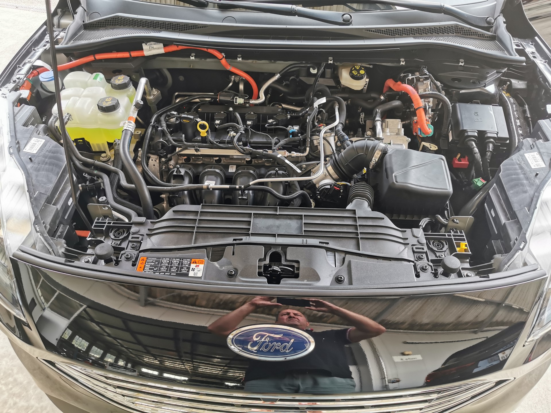FORD Kuga 2.5 FHEV Titanium X 4WD-image-10