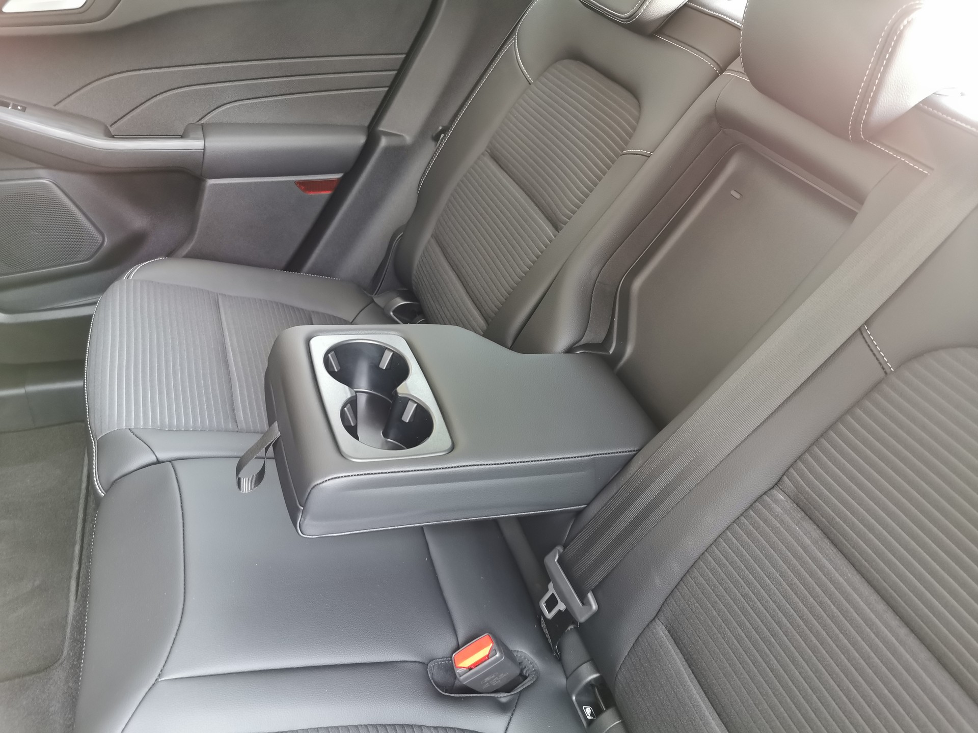 FORD Kuga 2.5 FHEV Titanium X 4WD-image-9