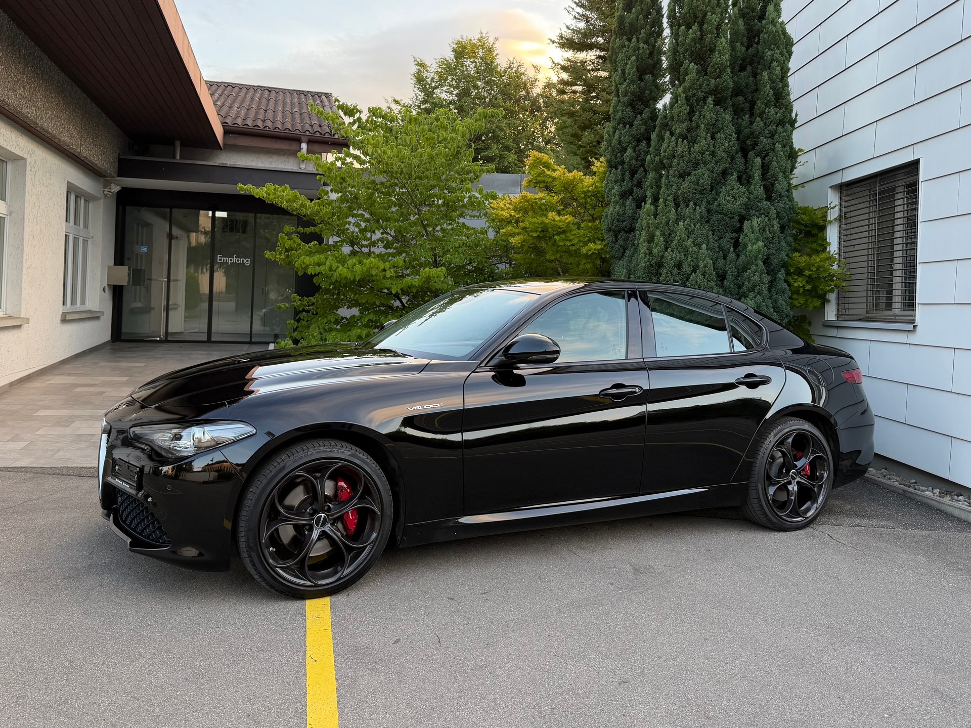 ALFA ROMEO Giulia 2.0 Veloce Q4 Automatic ALLBLACK *Top-Ausstattung*Servicegepflegt*Garantie*-image-0