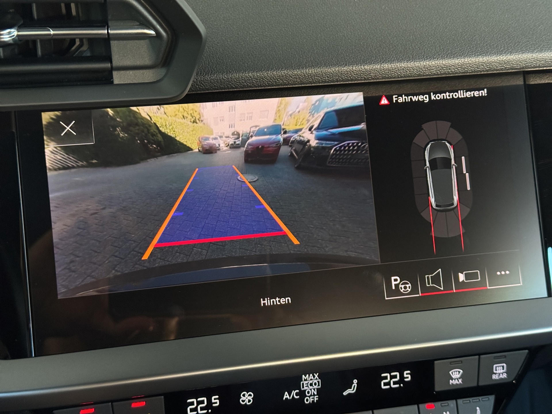 AUDI A3 Sportback 30 TFSI Business Edition S-tronic "Navi-RF.-Kamera-Leder"-image-18