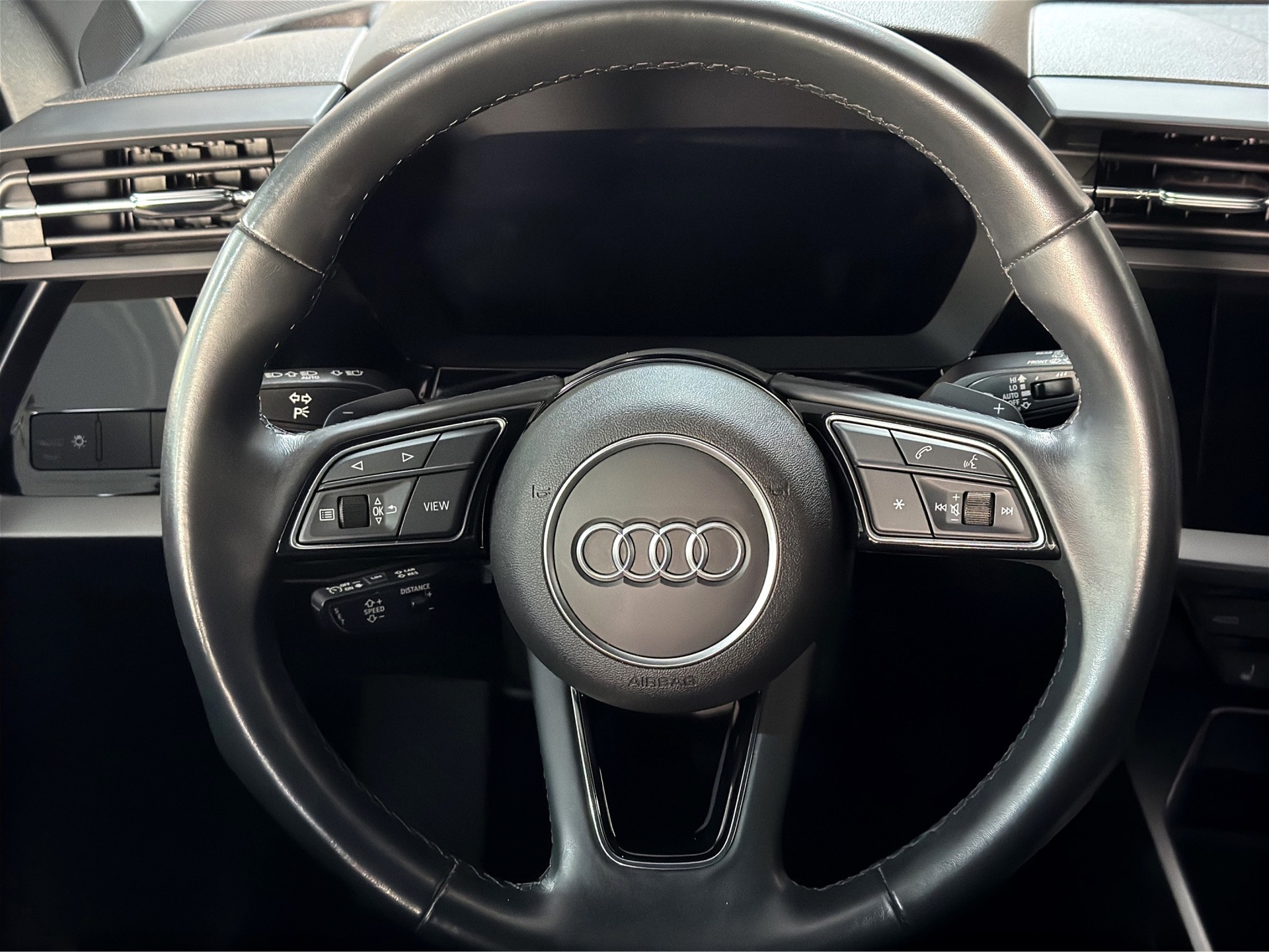 AUDI A3 Sportback 30 TFSI Business Edition S-tronic "Navi-RF.-Kamera-Leder"-image-11