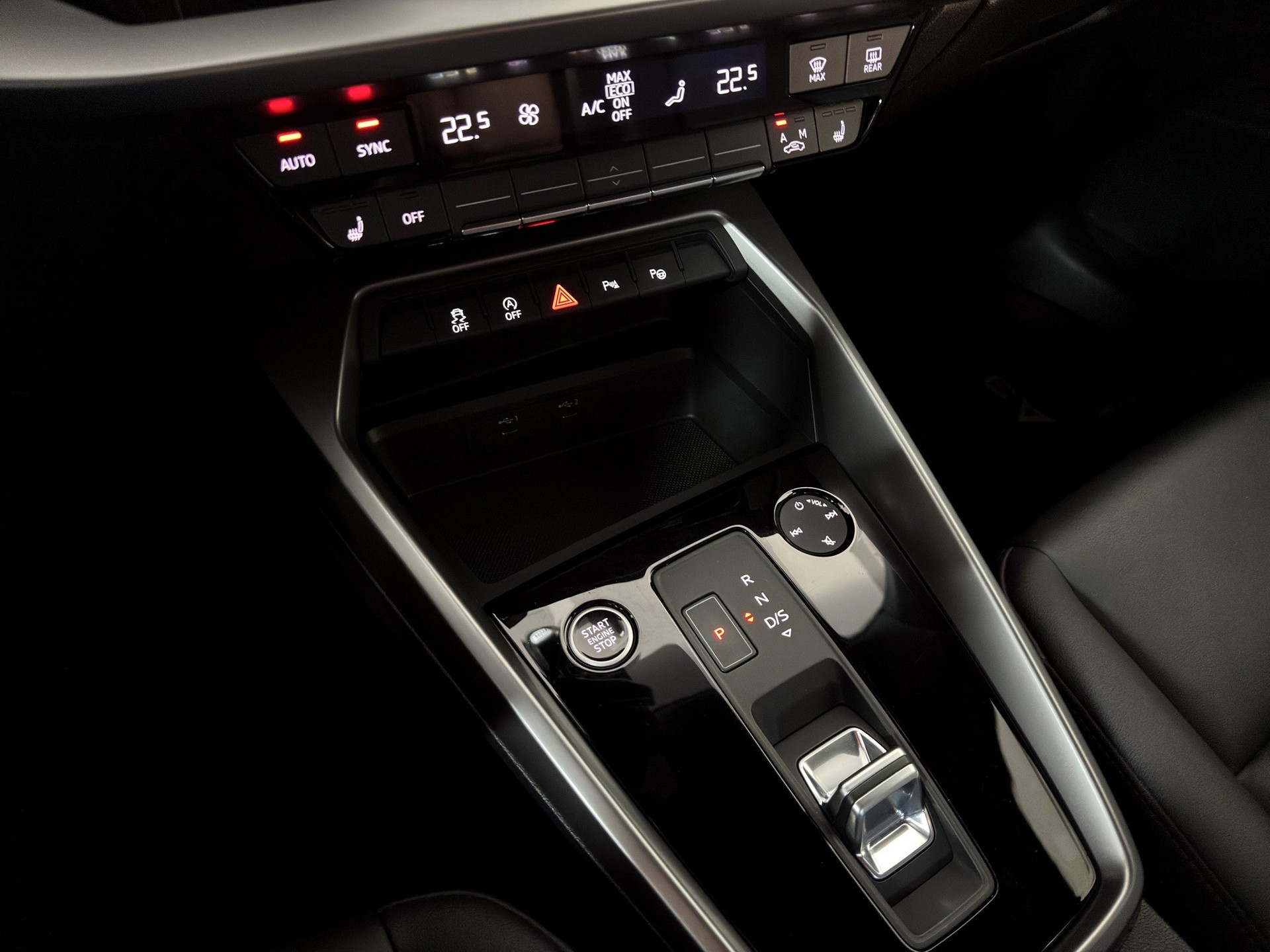 AUDI A3 Sportback 30 TFSI Business Edition S-tronic "Navi-RF.-Kamera-Leder"-image-15