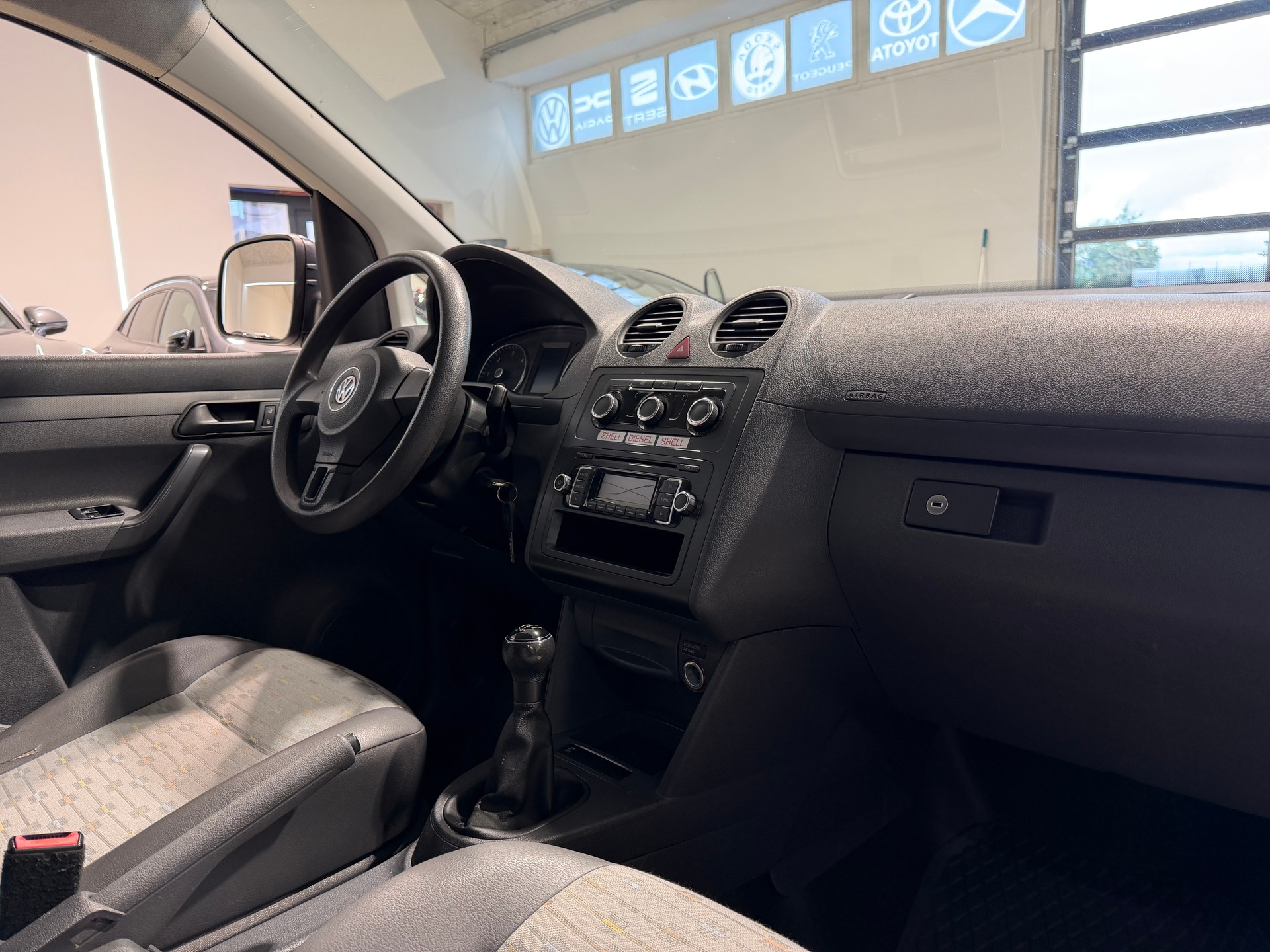 VW Caddy Maxi 1.6 TDI-image-6