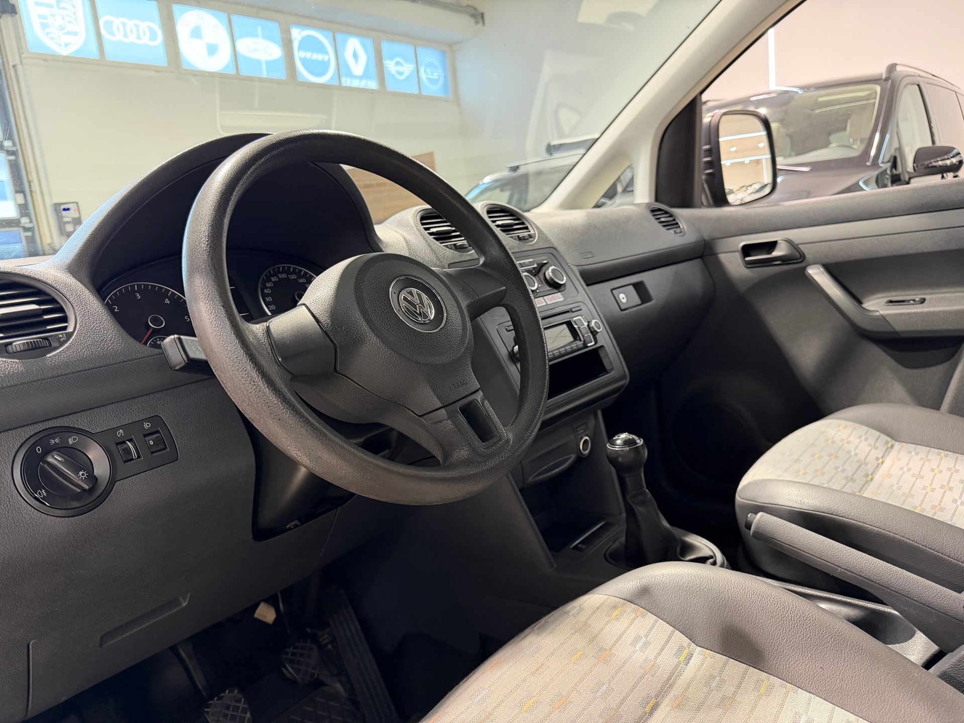 VW Caddy Maxi 1.6 TDI-image-10