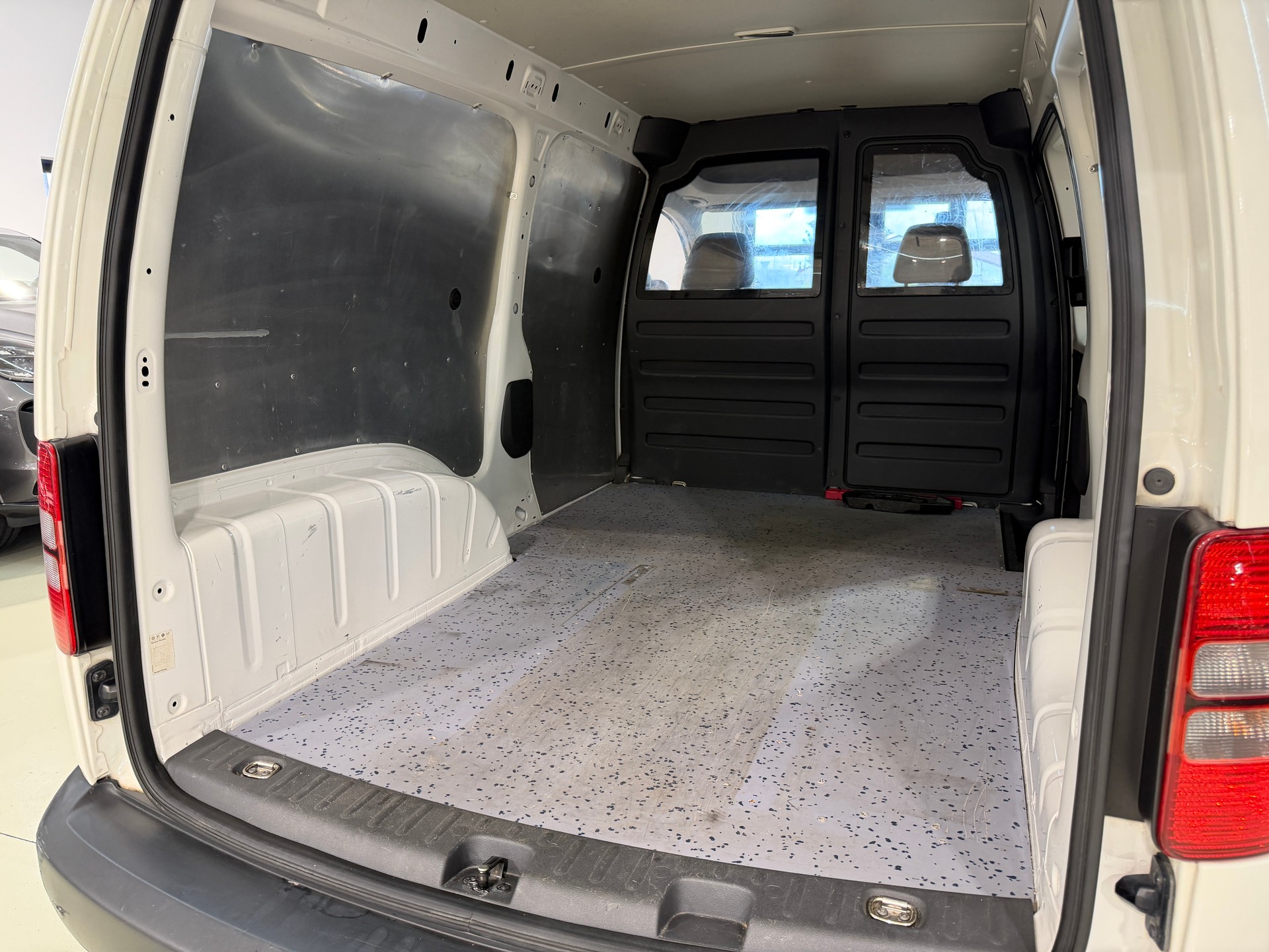VW Caddy Maxi 1.6 TDI-image-5