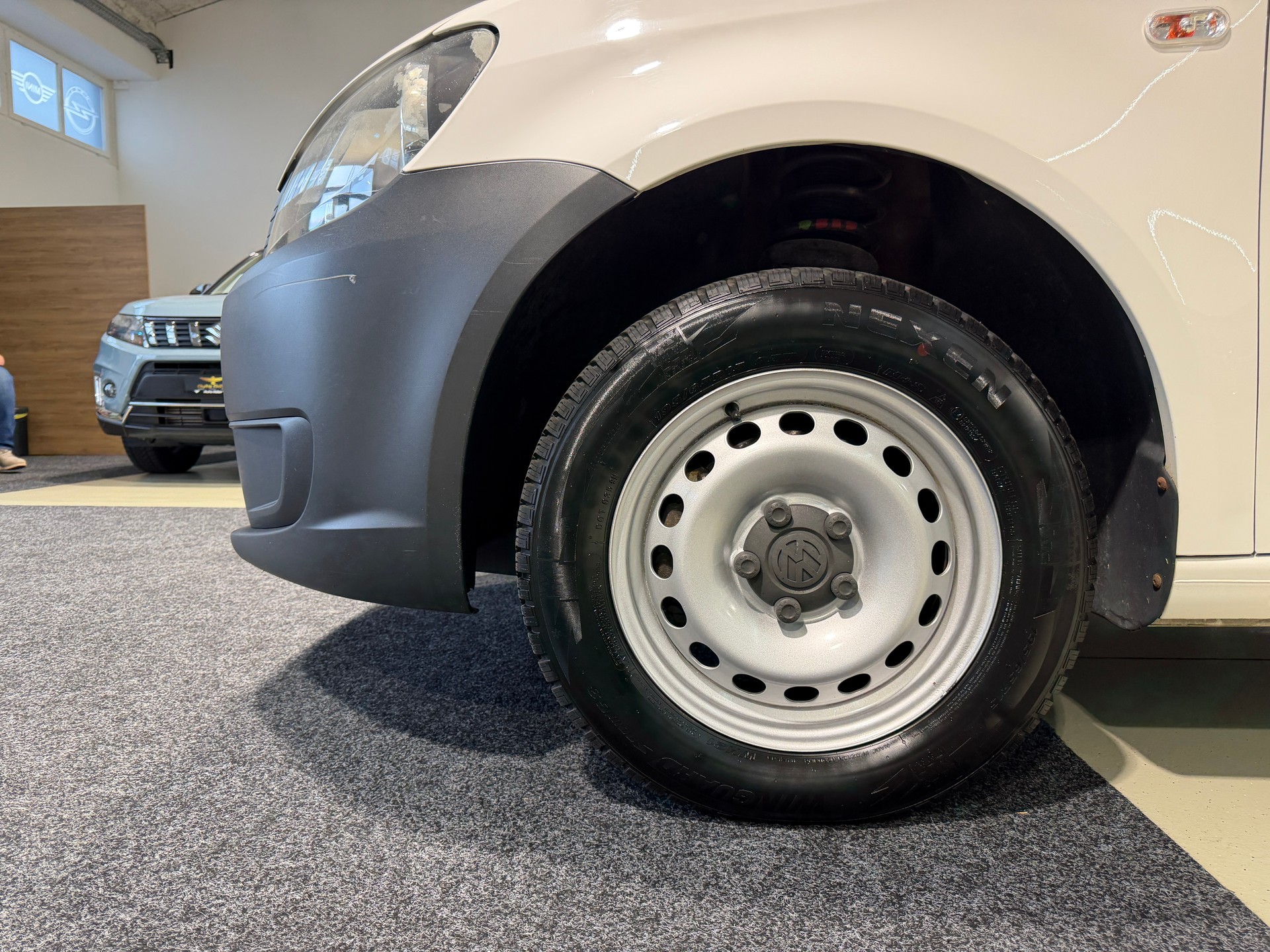 VW Caddy Maxi 1.6 TDI-image-8