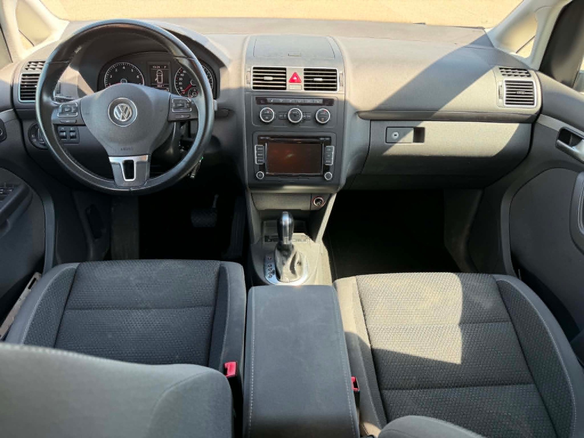 VW Touran 1.4 TSI Highline DSG-image-2