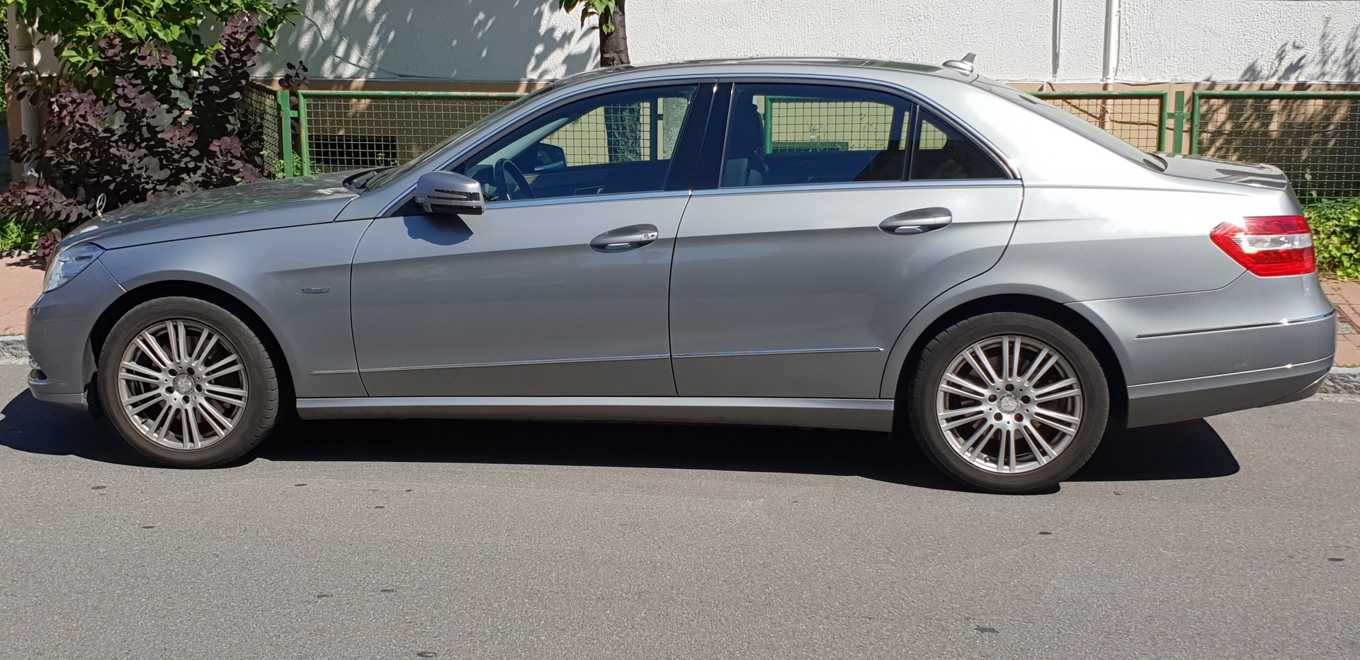 MERCEDES-BENZ E 250-image-4