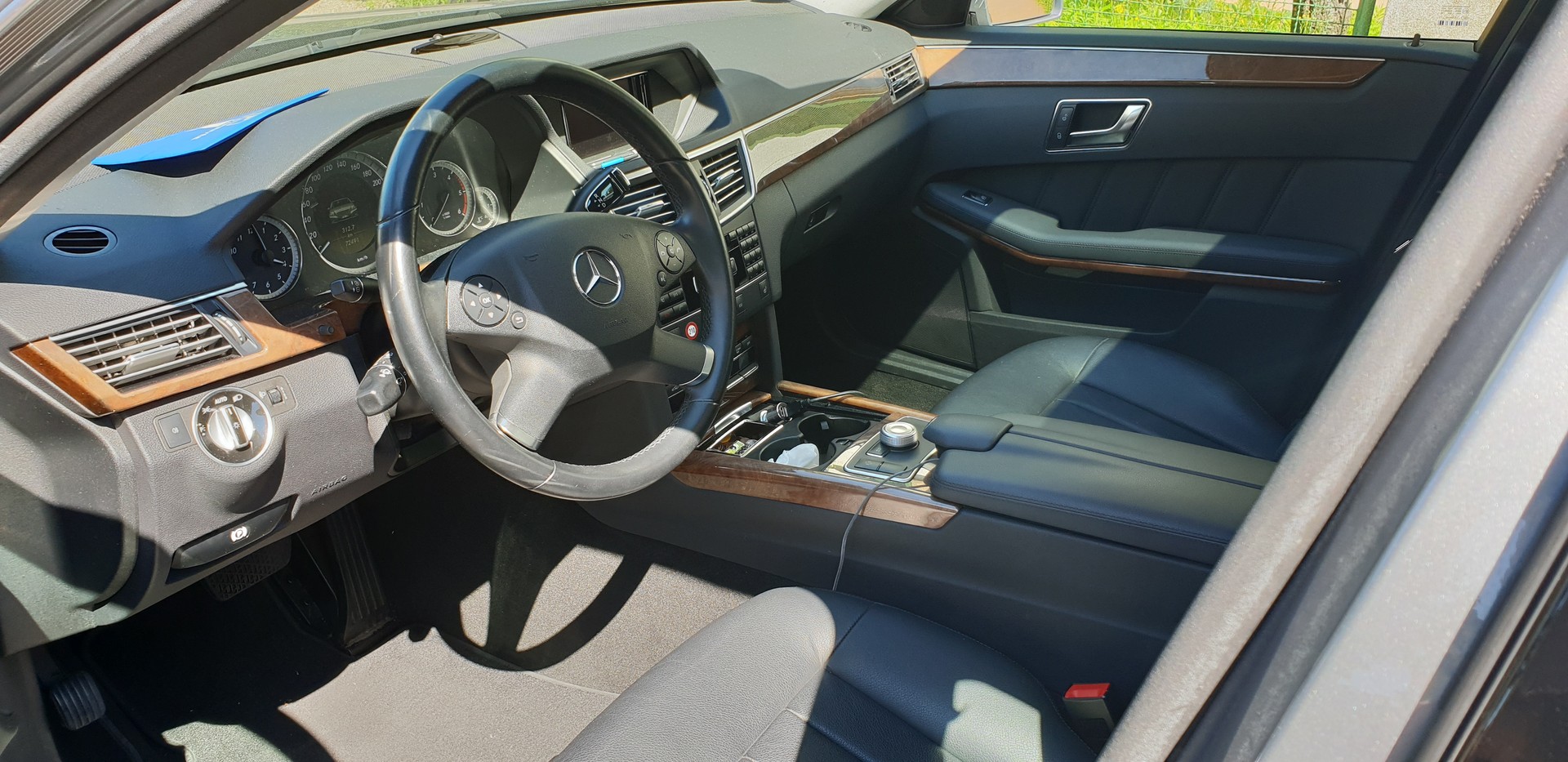 MERCEDES-BENZ E 250-image-2
