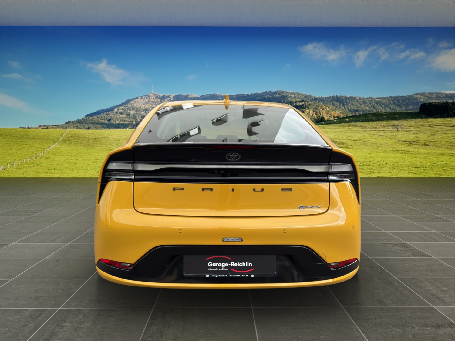 TOYOTA Prius 2.0 Plug-In-Hybrid Style-image-3