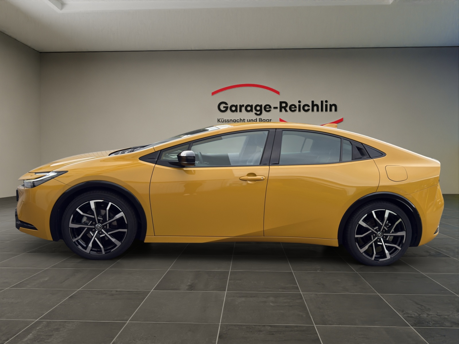 TOYOTA Prius 2.0 Plug-In-Hybrid Style-image-1