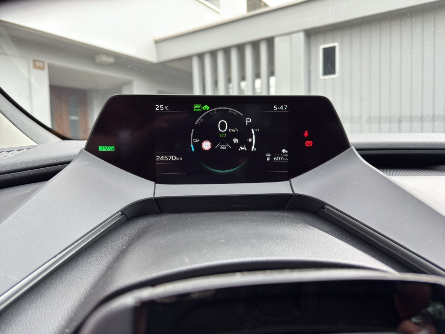 TOYOTA Prius 2.0 Plug-In-Hybrid Style-image-17