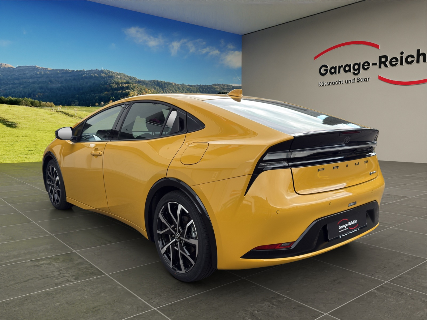 TOYOTA Prius 2.0 Plug-In-Hybrid Style-image-2