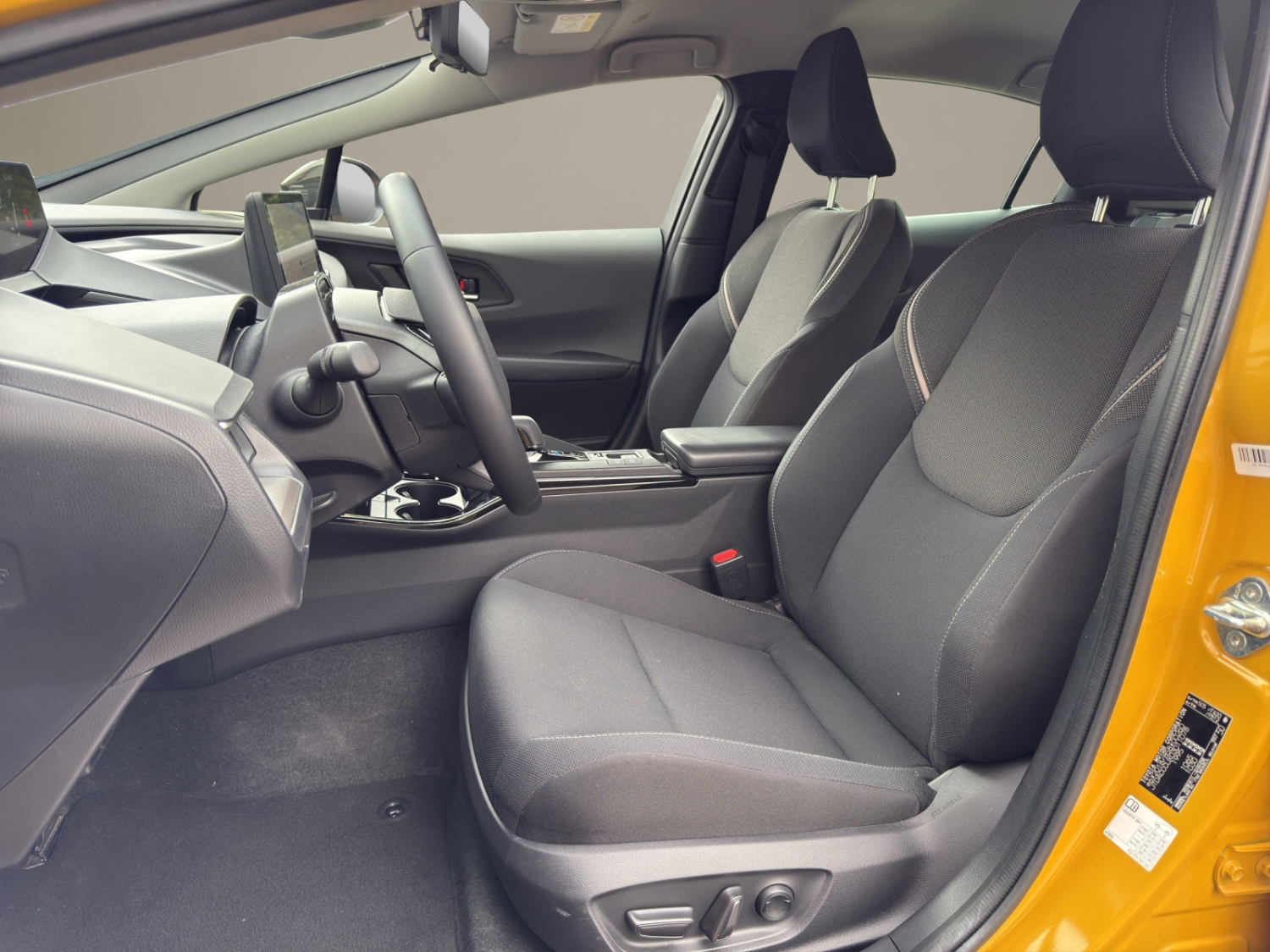 TOYOTA Prius 2.0 Plug-In-Hybrid Style-image-11