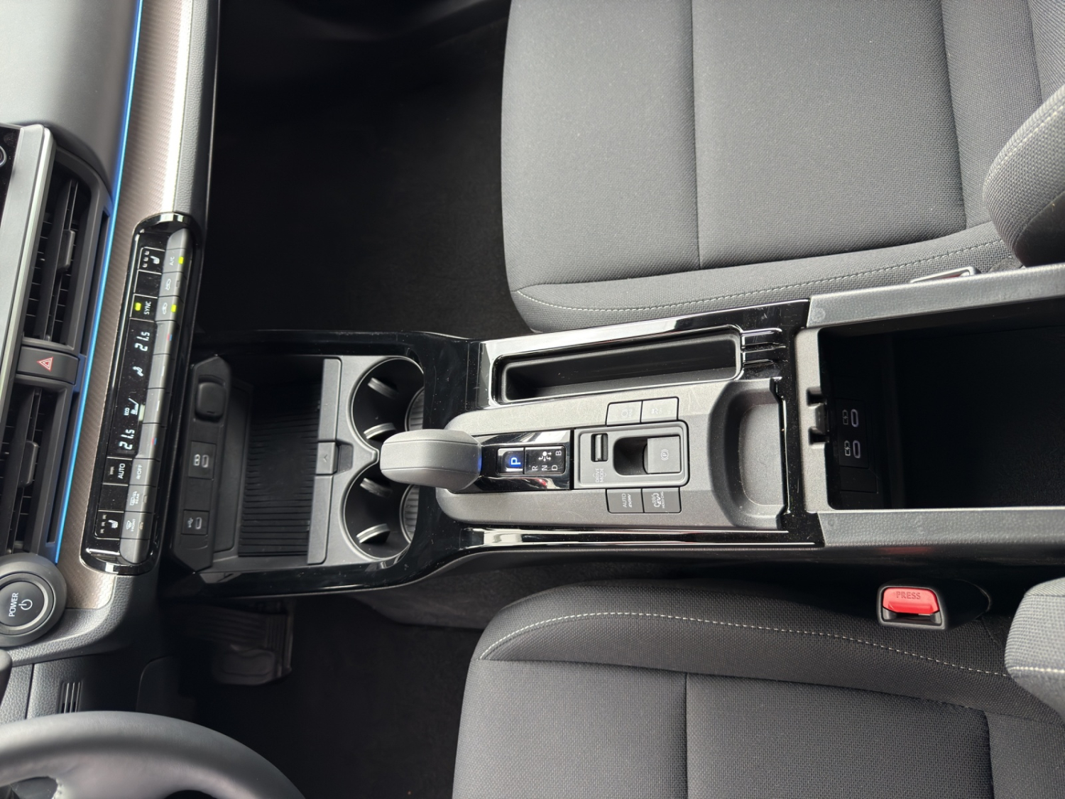 TOYOTA Prius 2.0 Plug-In-Hybrid Style-image-16