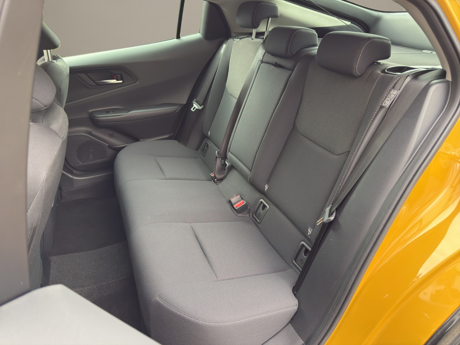 TOYOTA Prius 2.0 Plug-In-Hybrid Style-image-14