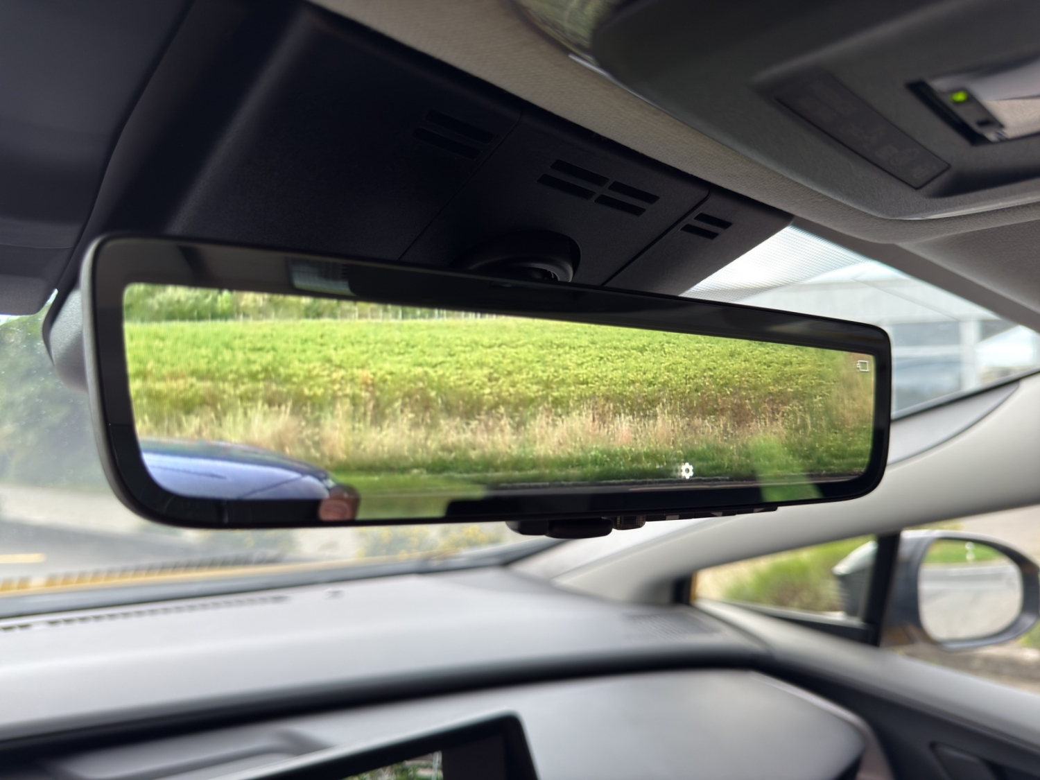TOYOTA Prius 2.0 Plug-In-Hybrid Style-image-19