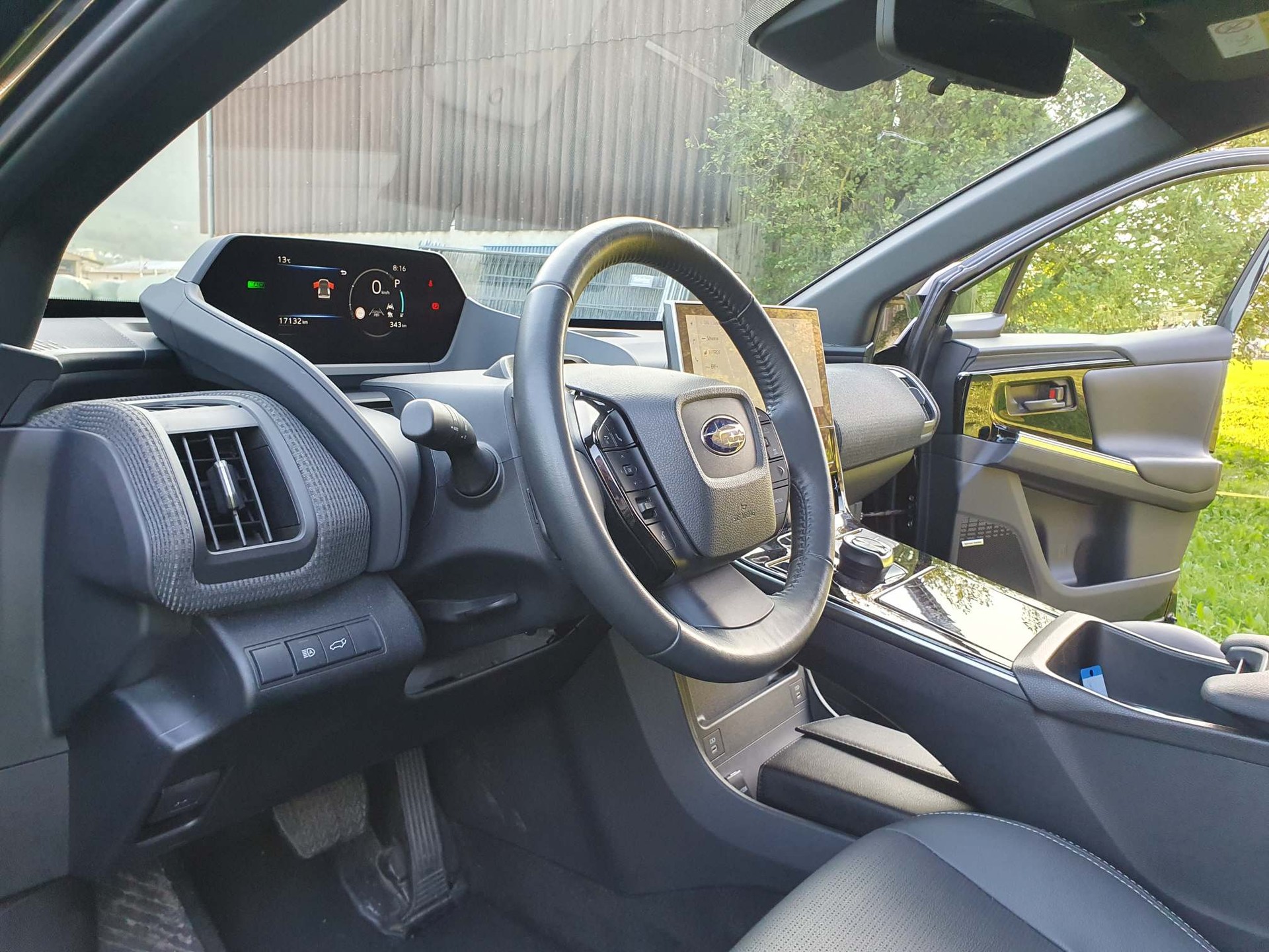 SUBARU Solterra eV Luxury AWD-image-13