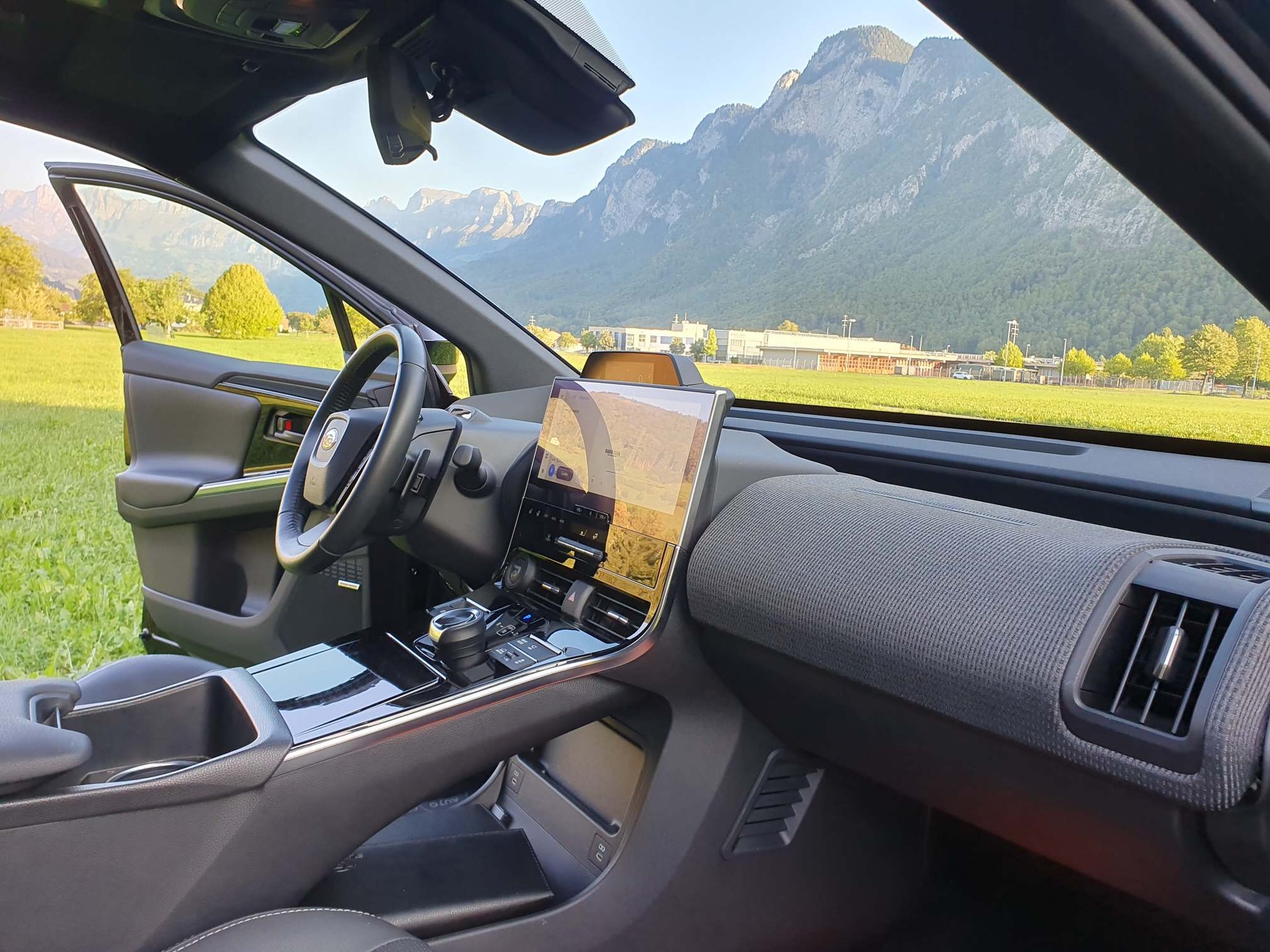SUBARU Solterra eV Luxury AWD-image-11