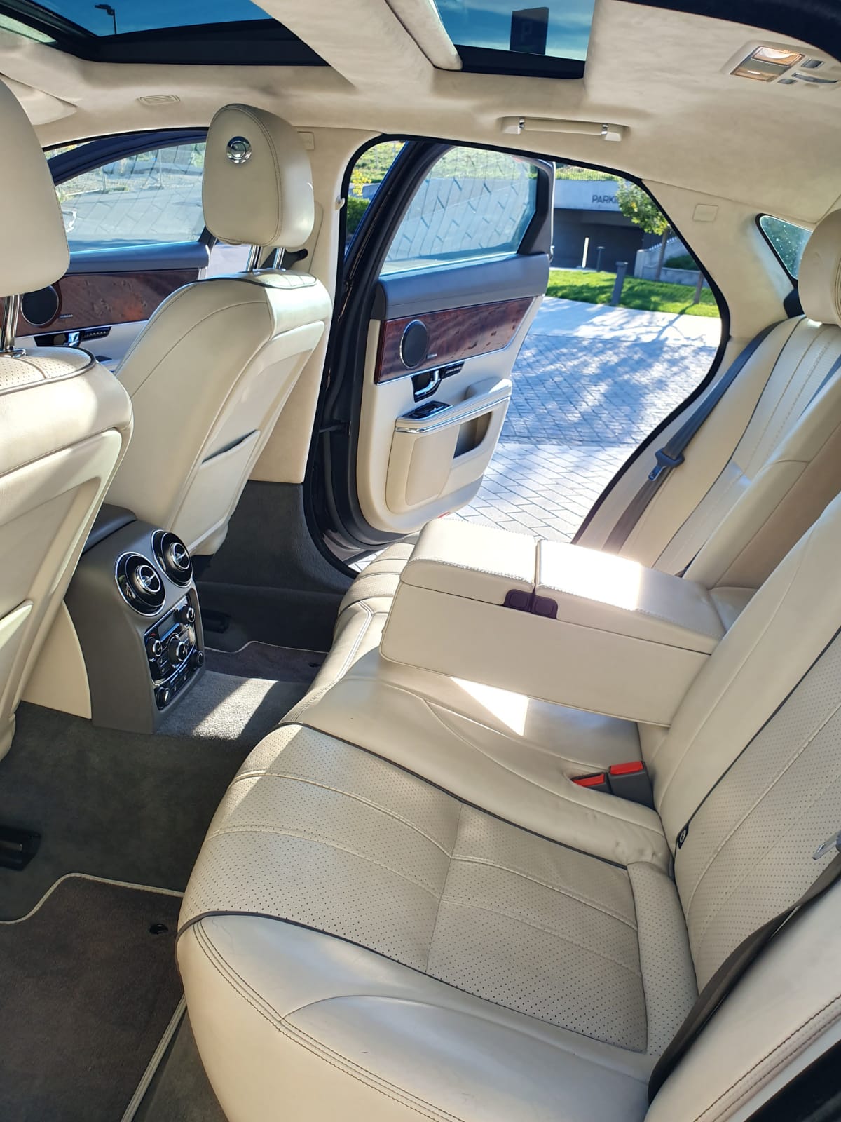 JAGUAR 3.0 V6 S/C Portfolio AWD-image-11