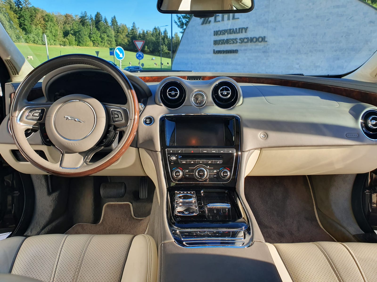 JAGUAR 3.0 V6 S/C Portfolio AWD-image-6