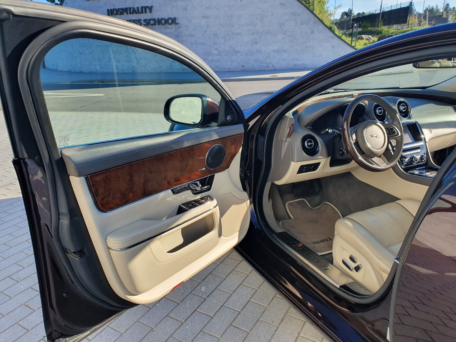 JAGUAR 3.0 V6 S/C Portfolio AWD-image-7