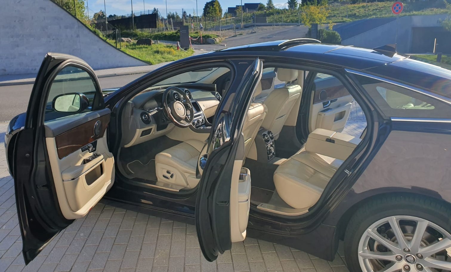 JAGUAR 3.0 V6 S/C Portfolio AWD-image-4