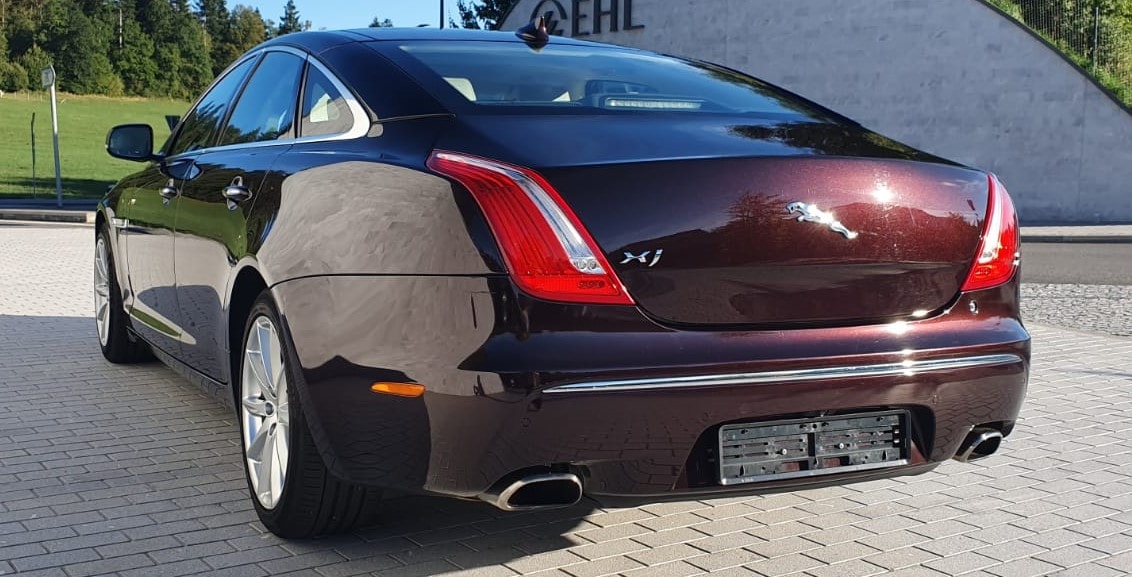 JAGUAR 3.0 V6 S/C Portfolio AWD-image-3