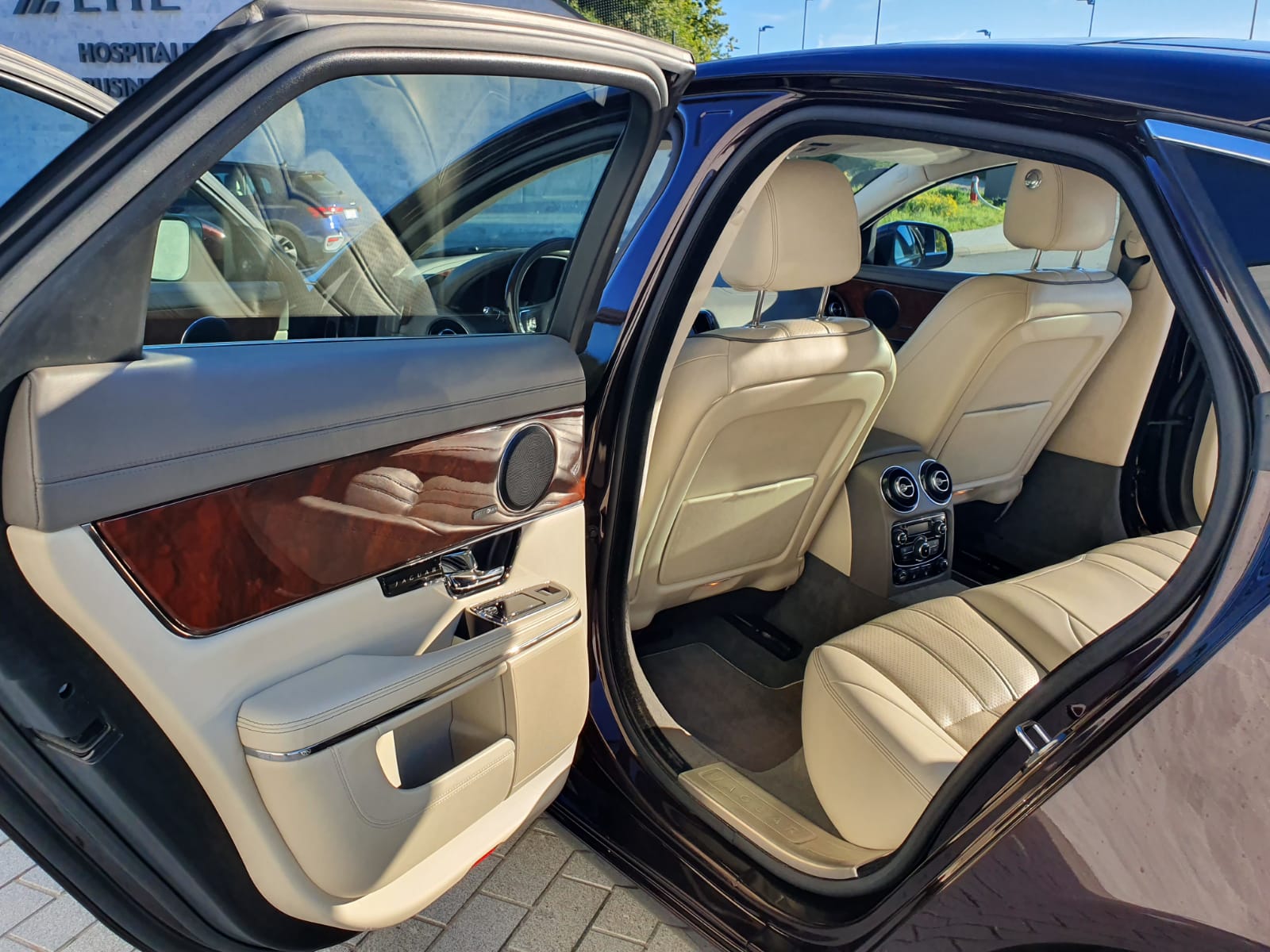 JAGUAR 3.0 V6 S/C Portfolio AWD-image-9