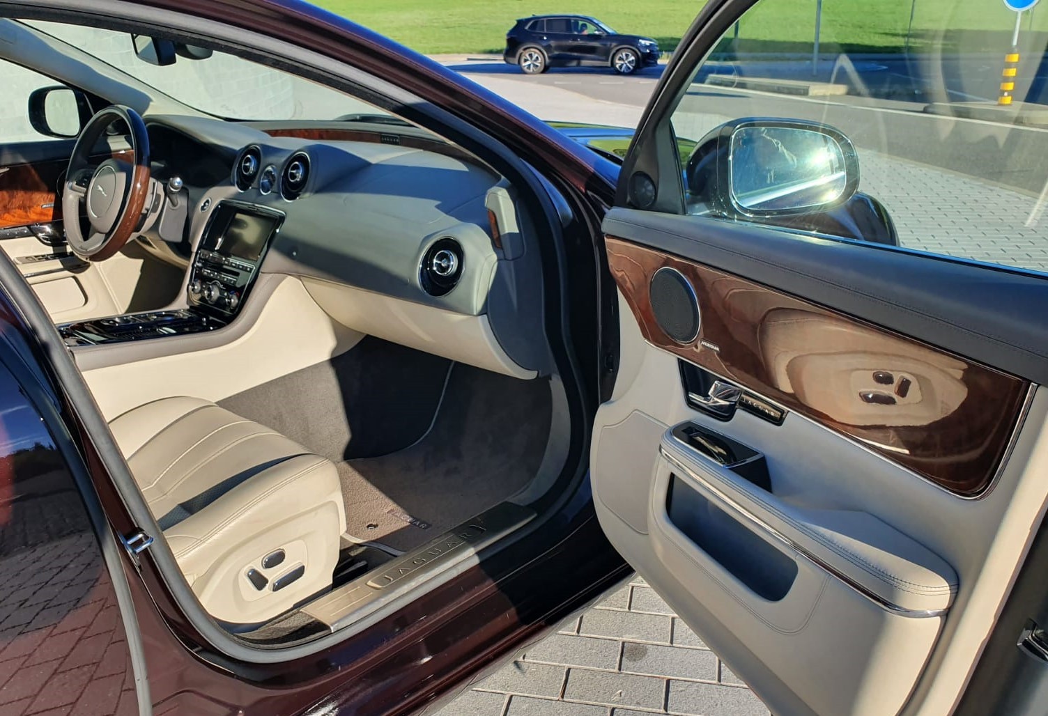 JAGUAR 3.0 V6 S/C Portfolio AWD-image-8