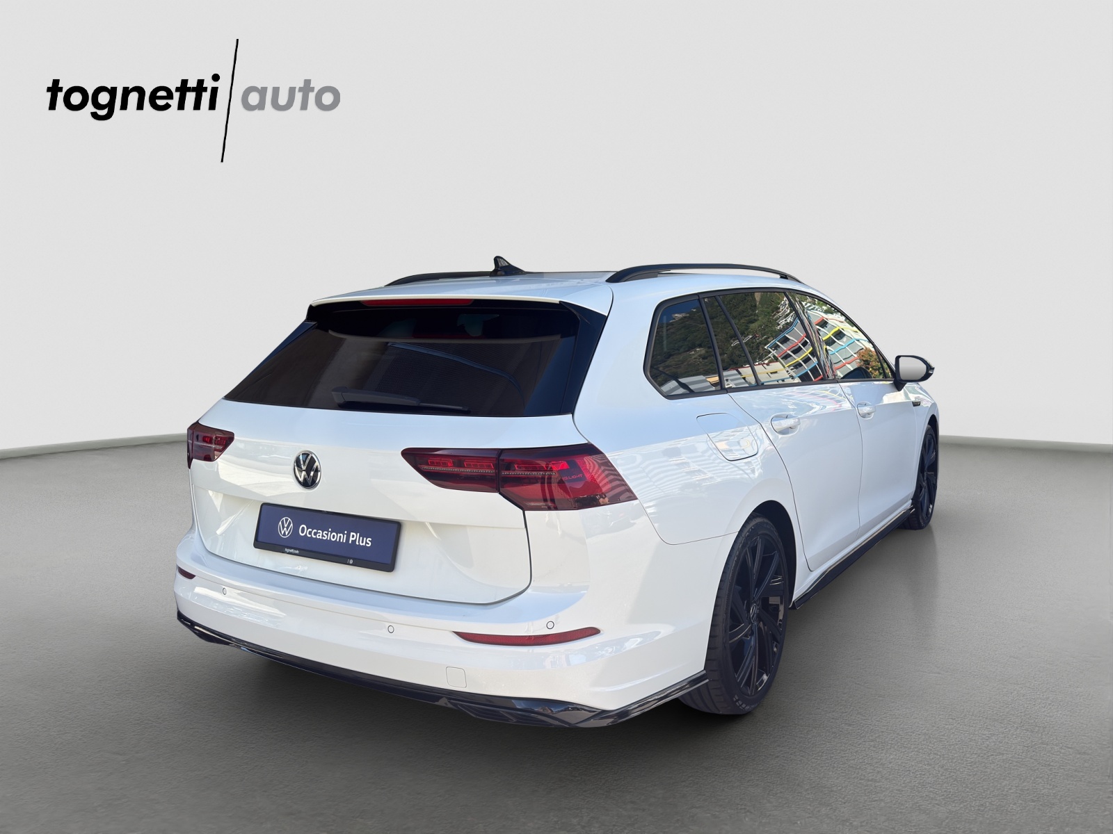 VW Golf Variant 2.0 TSI R-Line DSG 4Motion-image-3