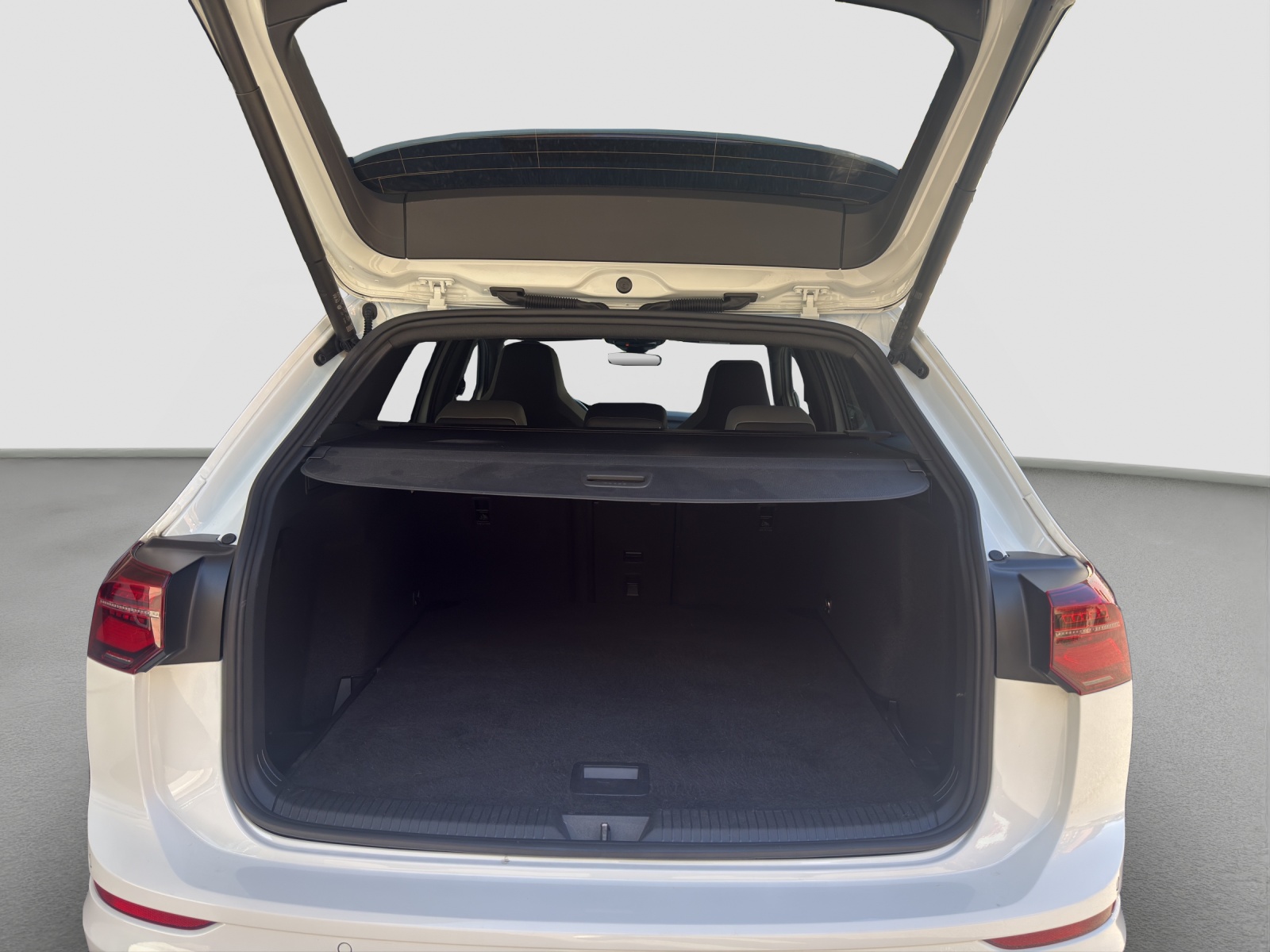 VW Golf Variant 2.0 TSI R-Line DSG 4Motion-image-7