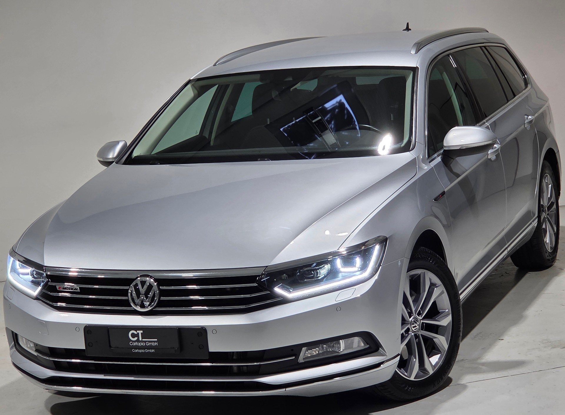 VW Passat Variant 2.0 TDI BMT Highline DSG 4Motion-image-0