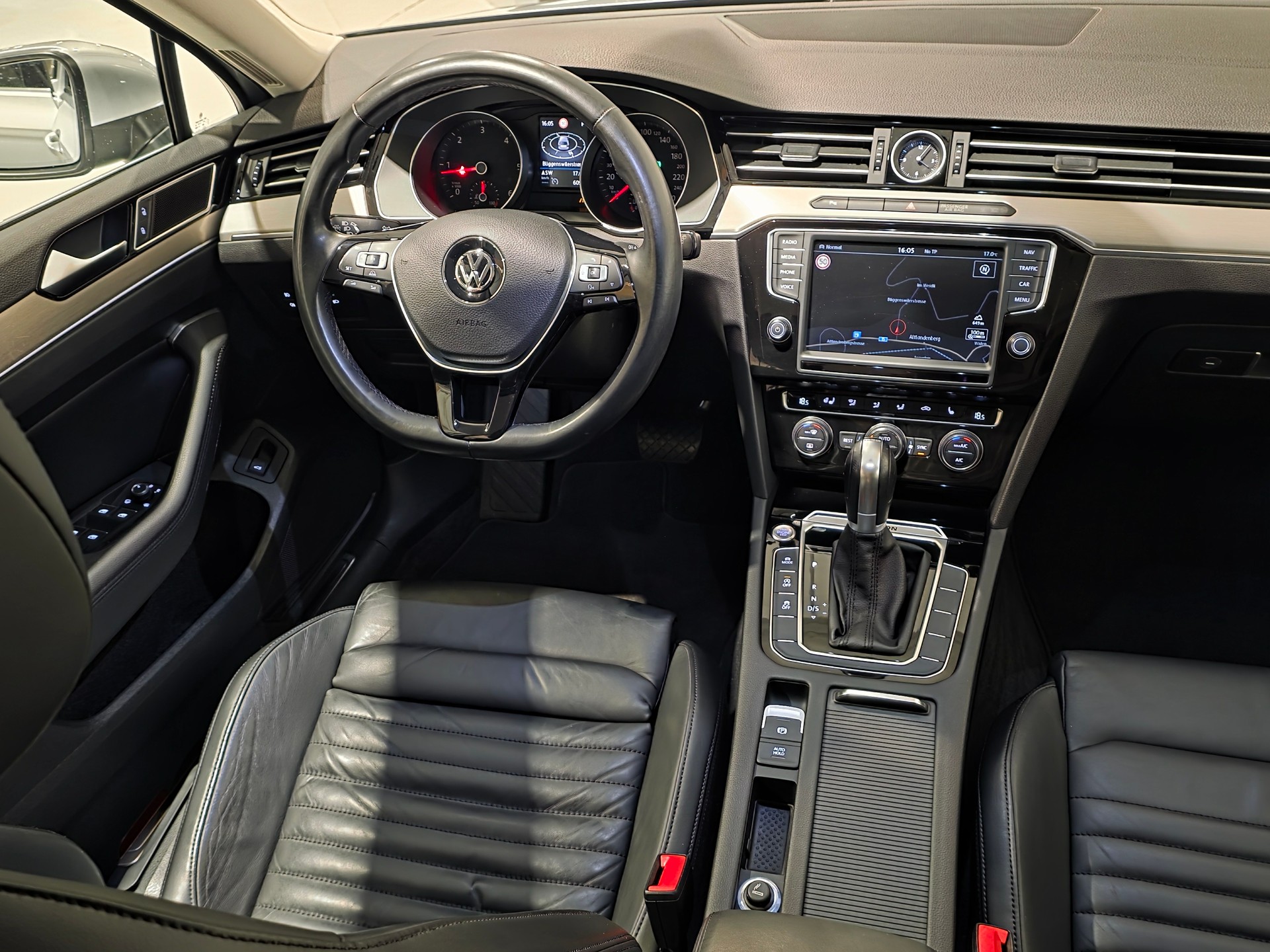 VW Passat Variant 2.0 TDI BMT Highline DSG 4Motion-image-5
