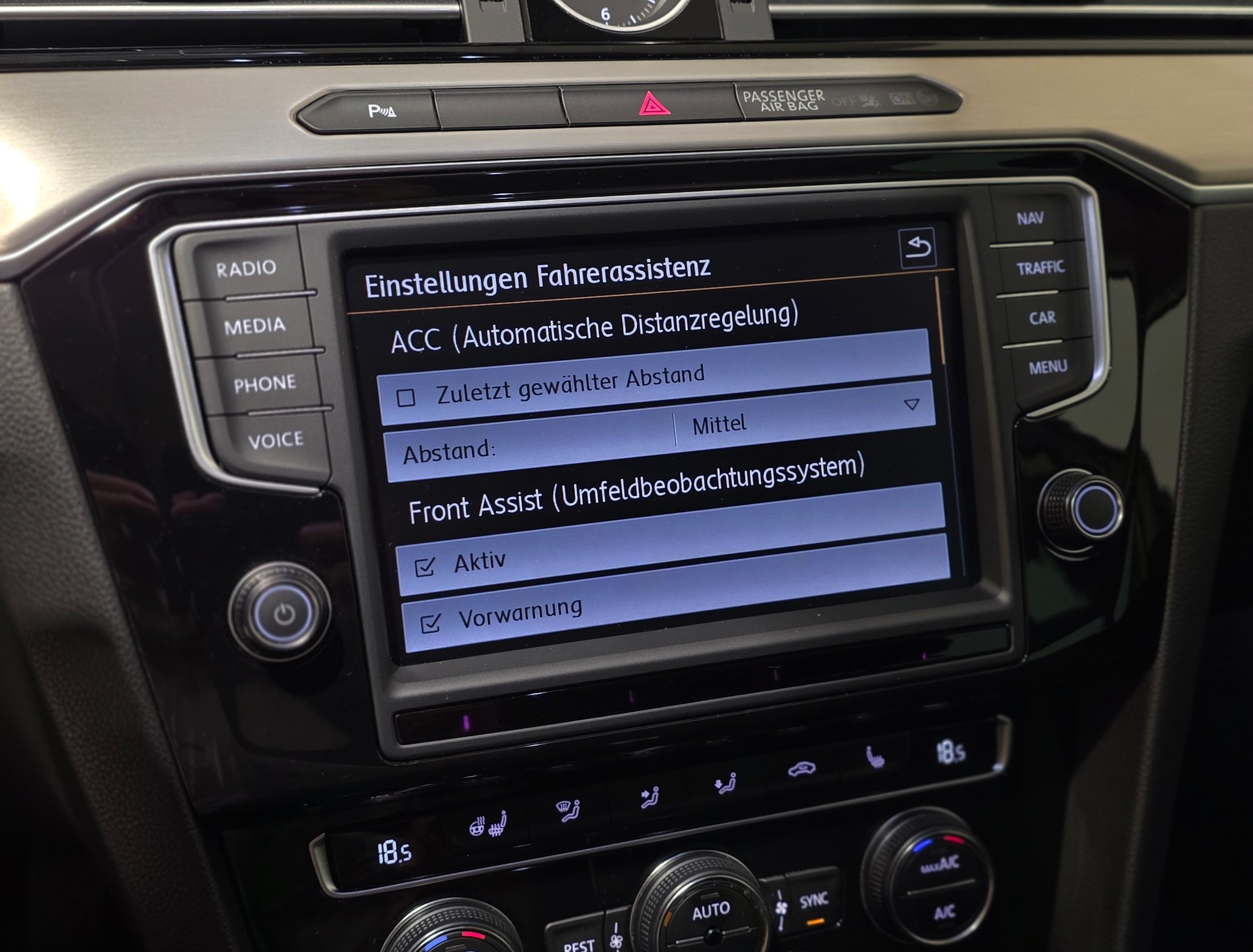 VW Passat Variant 2.0 TDI BMT Highline DSG 4Motion-image-10
