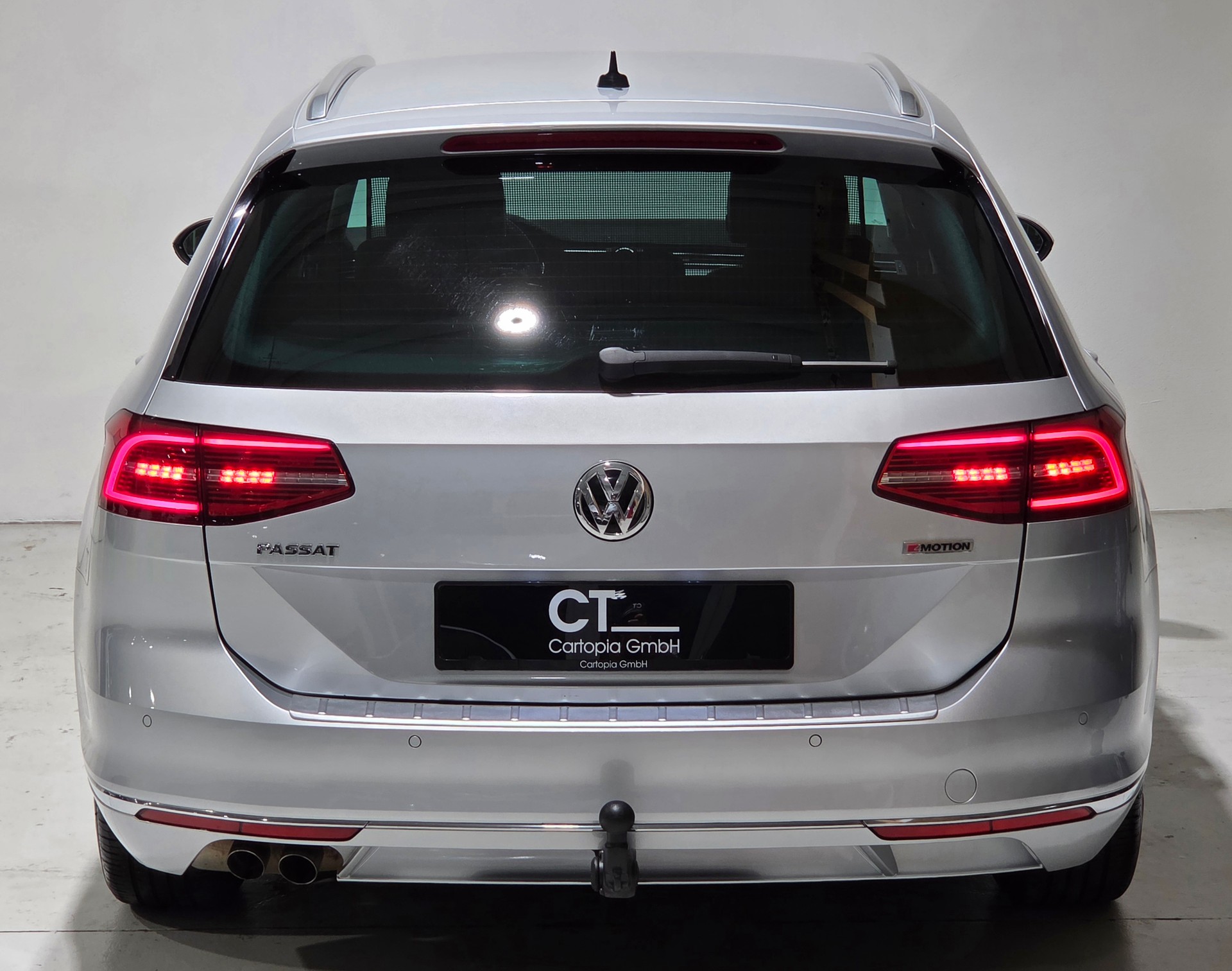 VW Passat Variant 2.0 TDI BMT Highline DSG 4Motion-image-3