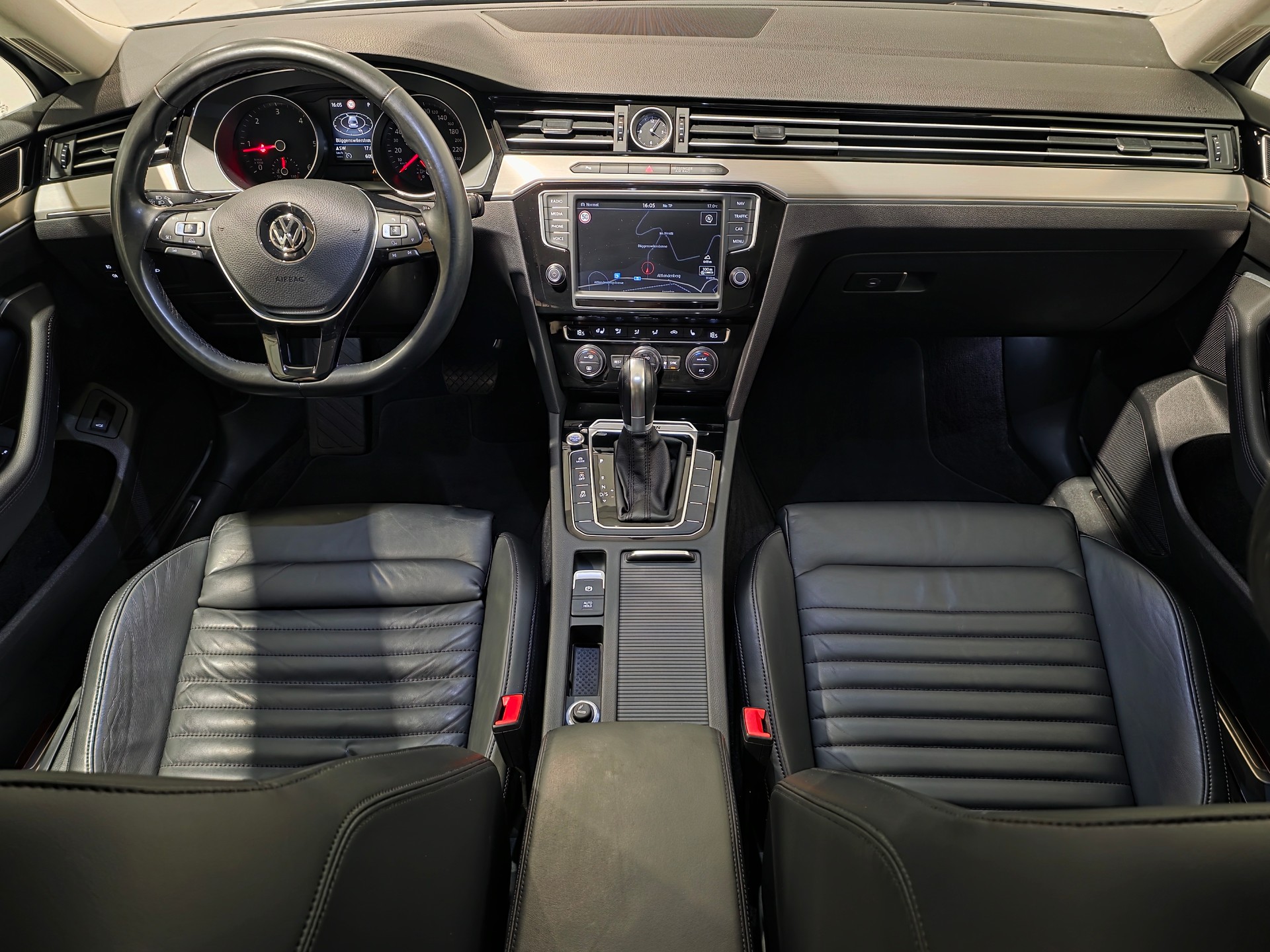 VW Passat Variant 2.0 TDI BMT Highline DSG 4Motion-image-4