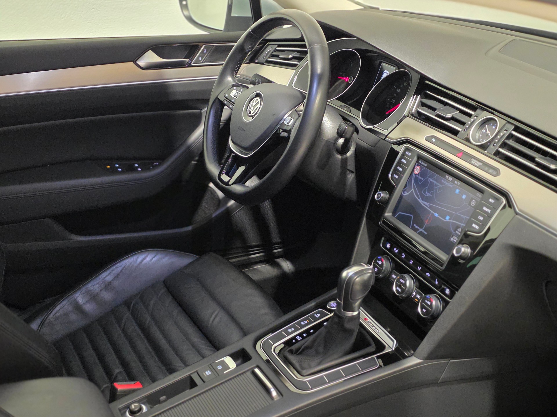 VW Passat Variant 2.0 TDI BMT Highline DSG 4Motion-image-20