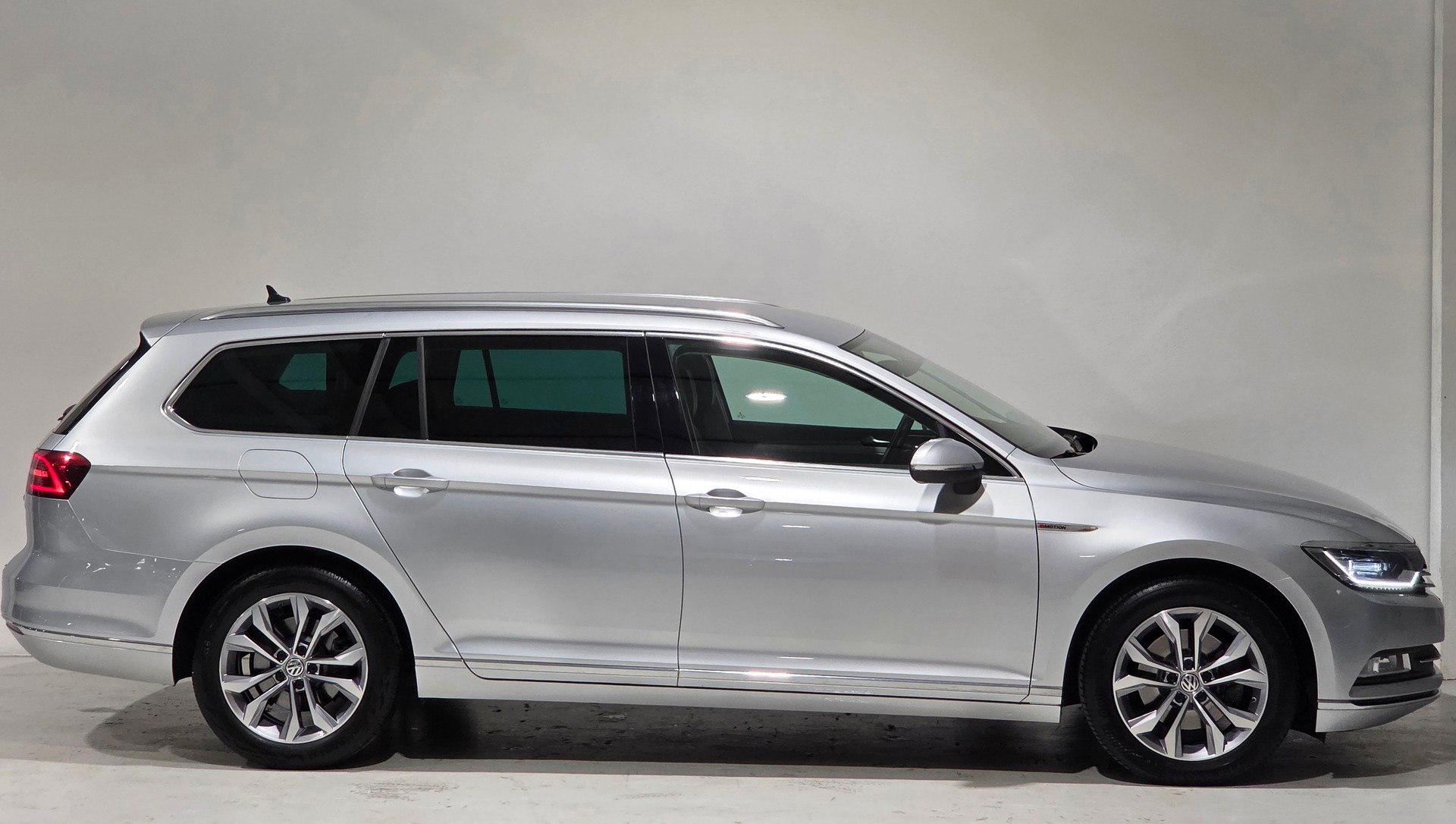 VW Passat Variant 2.0 TDI BMT Highline DSG 4Motion-image-26