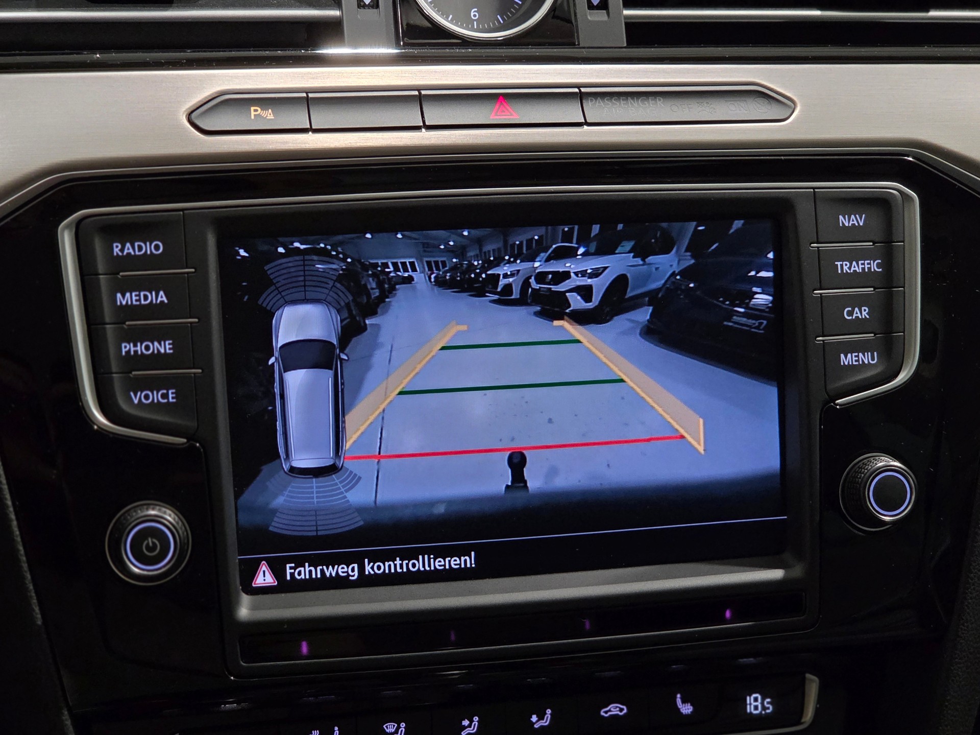 VW Passat Variant 2.0 TDI BMT Highline DSG 4Motion-image-7