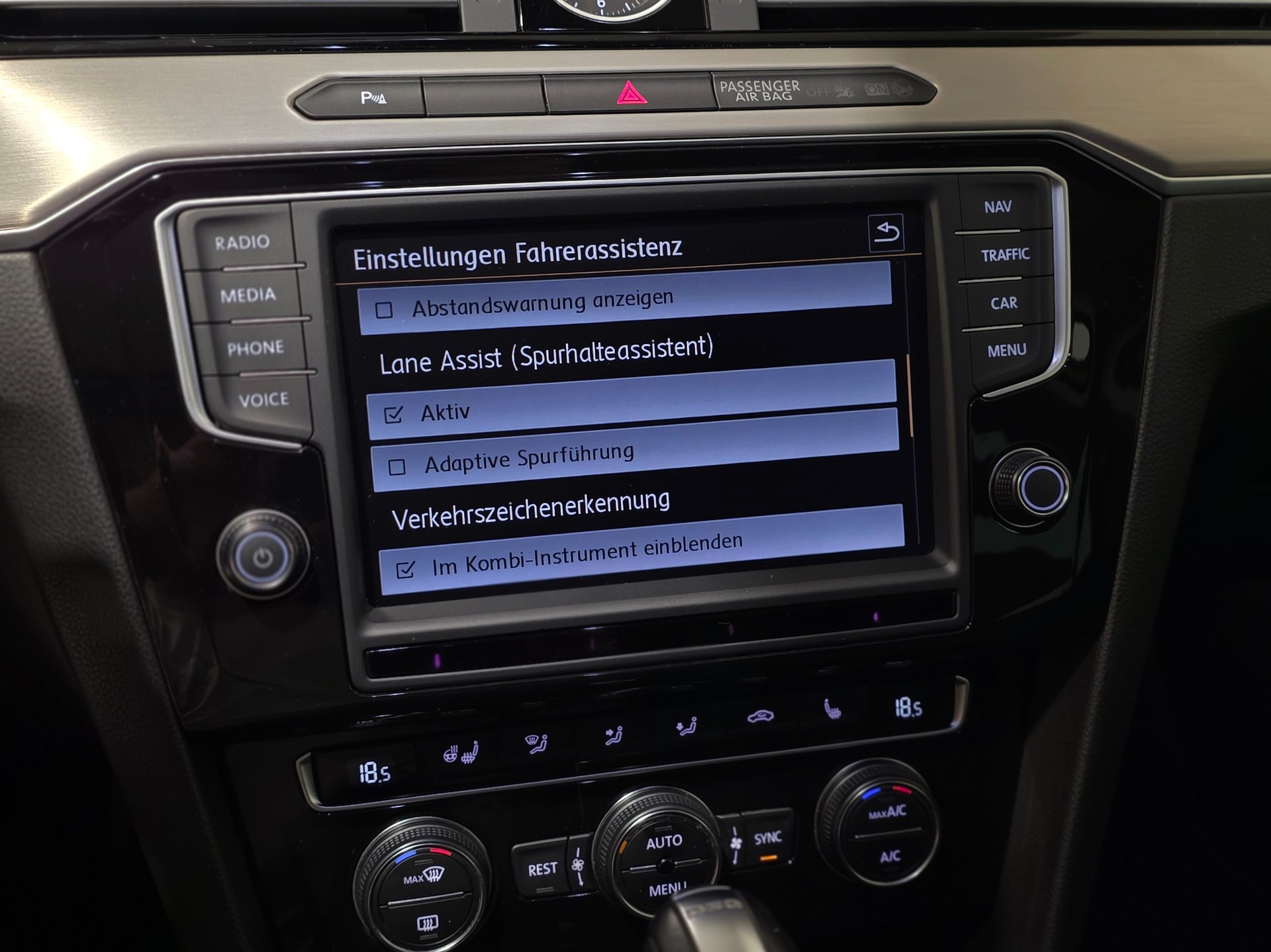 VW Passat Variant 2.0 TDI BMT Highline DSG 4Motion-image-11