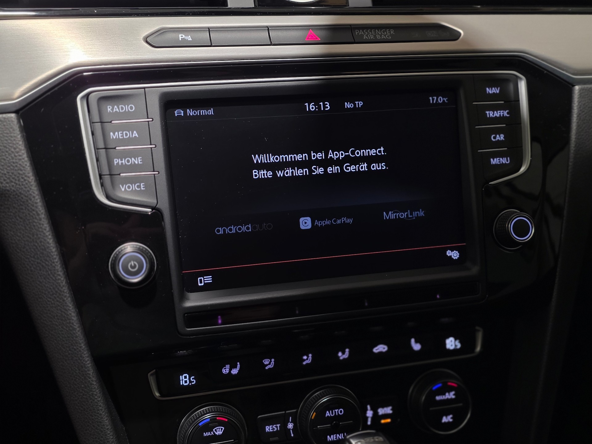VW Passat Variant 2.0 TDI BMT Highline DSG 4Motion-image-8