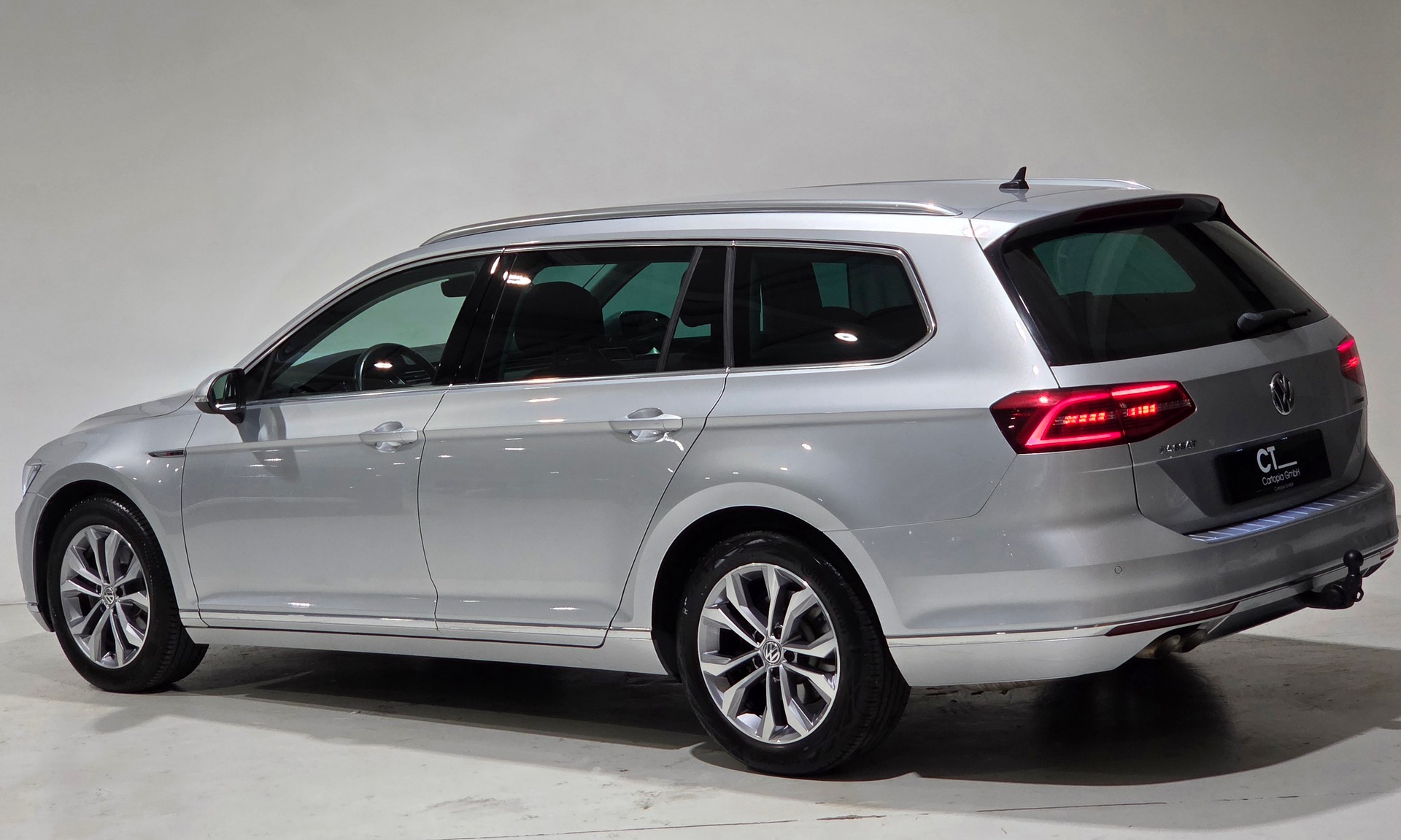 VW Passat Variant 2.0 TDI BMT Highline DSG 4Motion-image-2