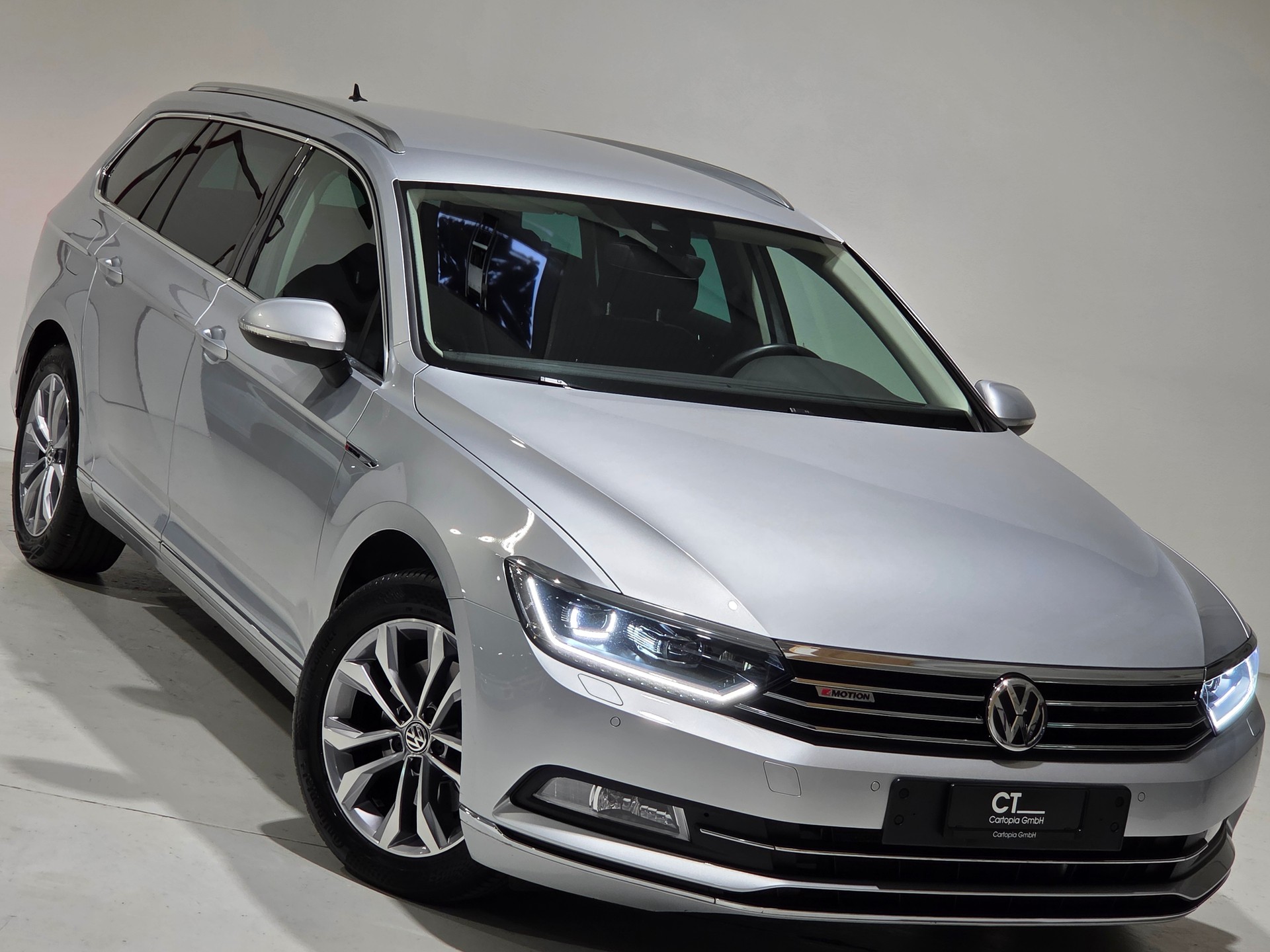 VW Passat Variant 2.0 TDI BMT Highline DSG 4Motion-image-25