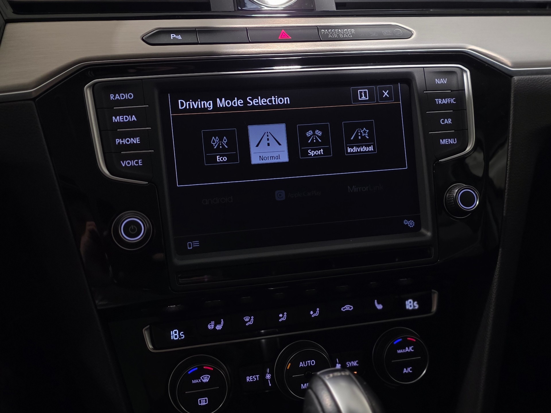 VW Passat Variant 2.0 TDI BMT Highline DSG 4Motion-image-9