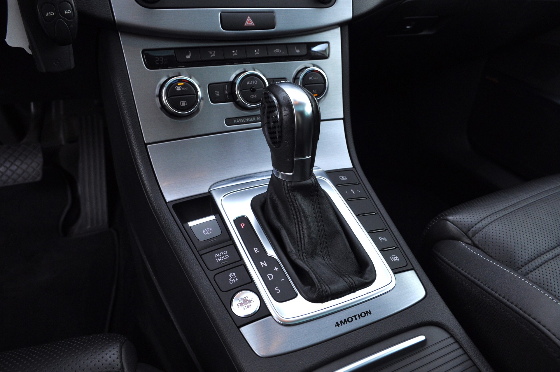 VW Passat CC 3.6 V6 FSI 4Motion-image-14