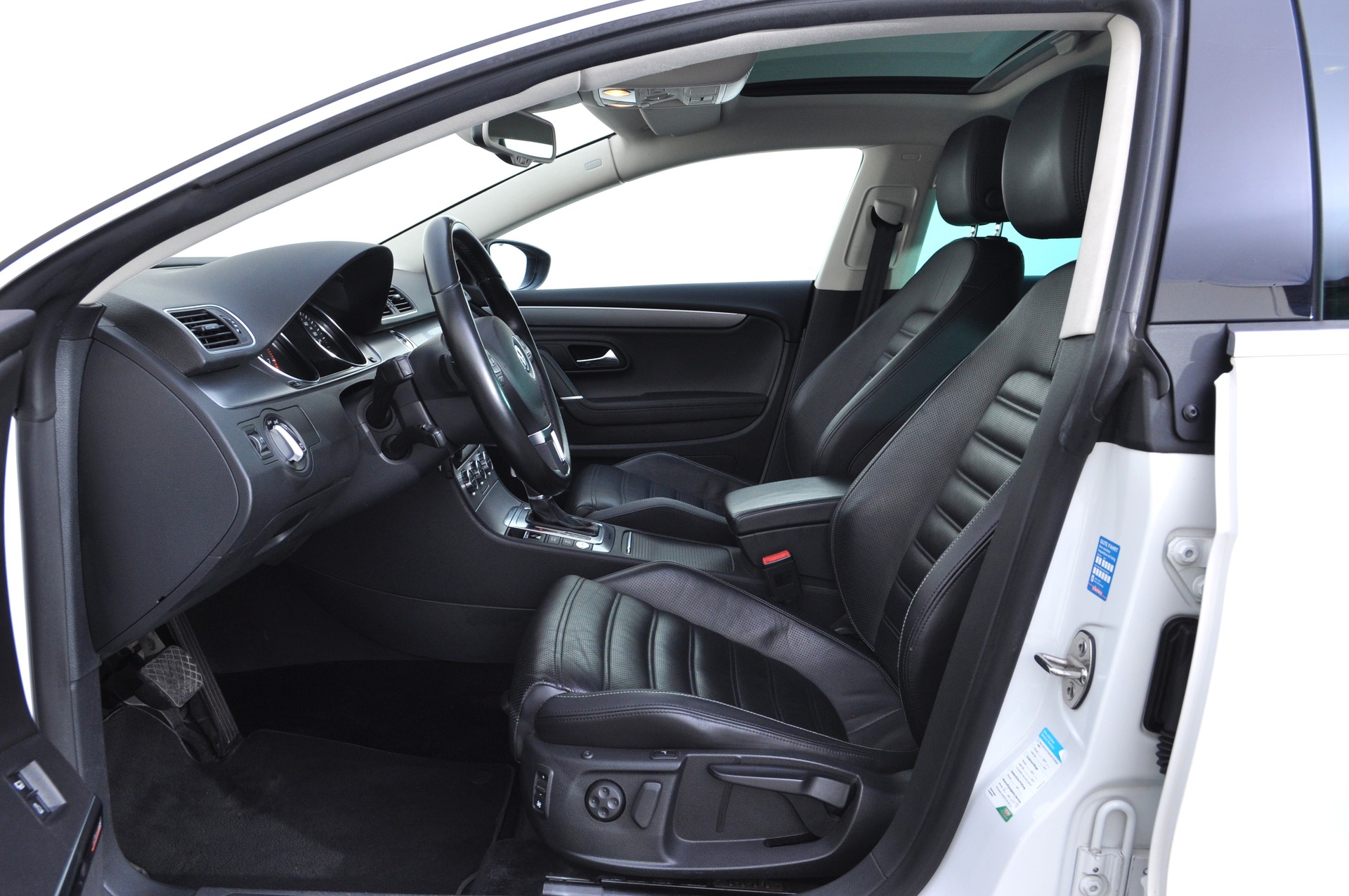VW Passat CC 3.6 V6 FSI 4Motion-image-9