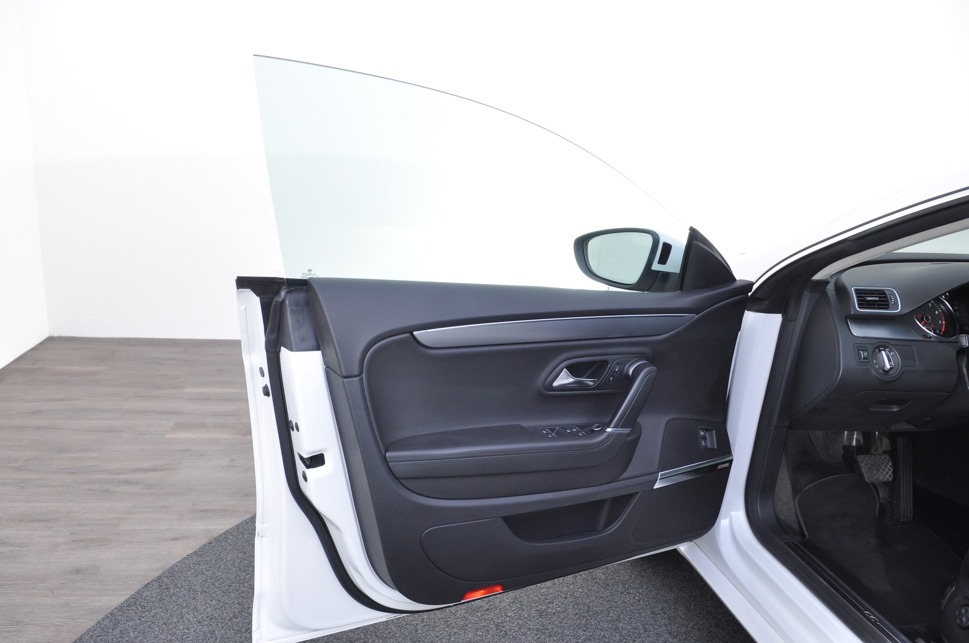 VW Passat CC 3.6 V6 FSI 4Motion-image-8