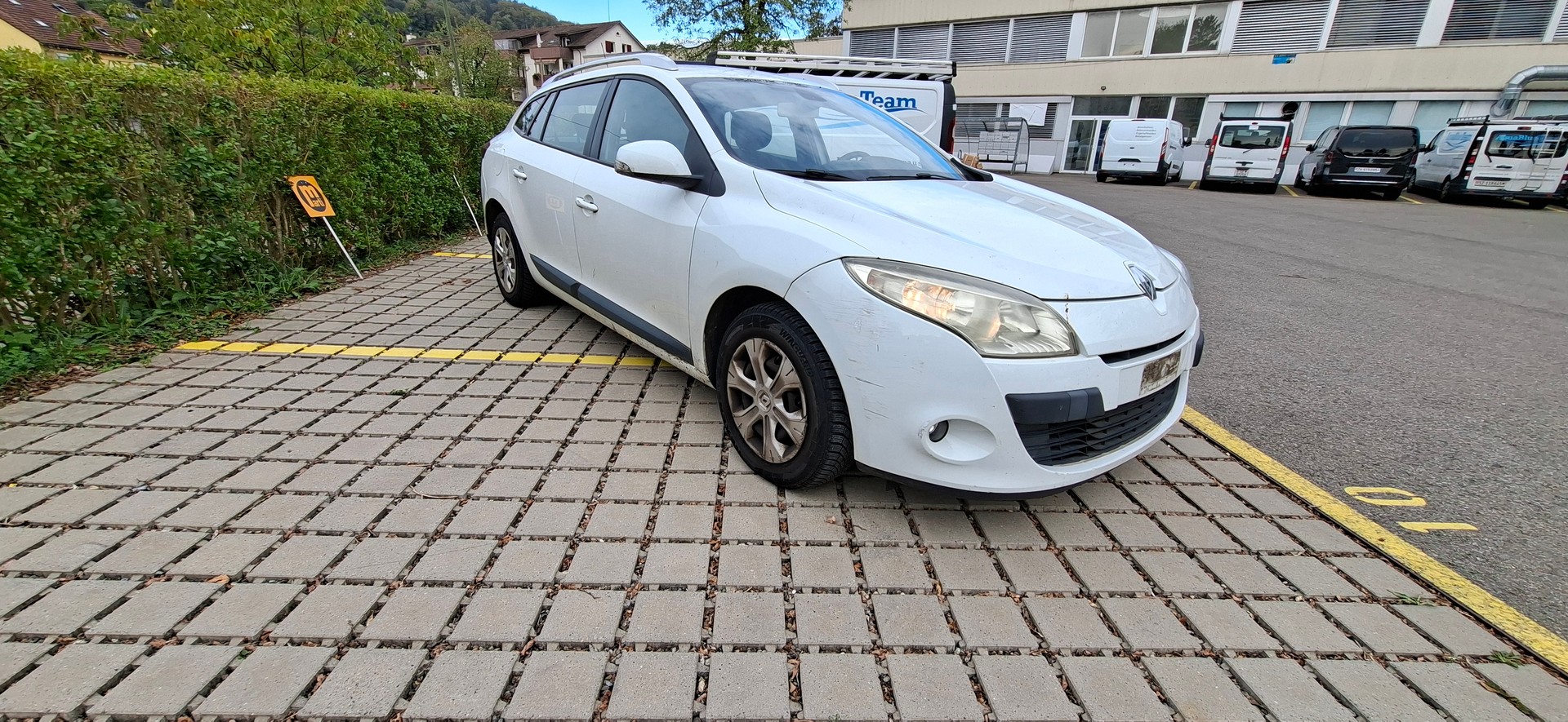 RENAULT Mégane Grandtour 1.5 dCi Dynamique EDC-image-1